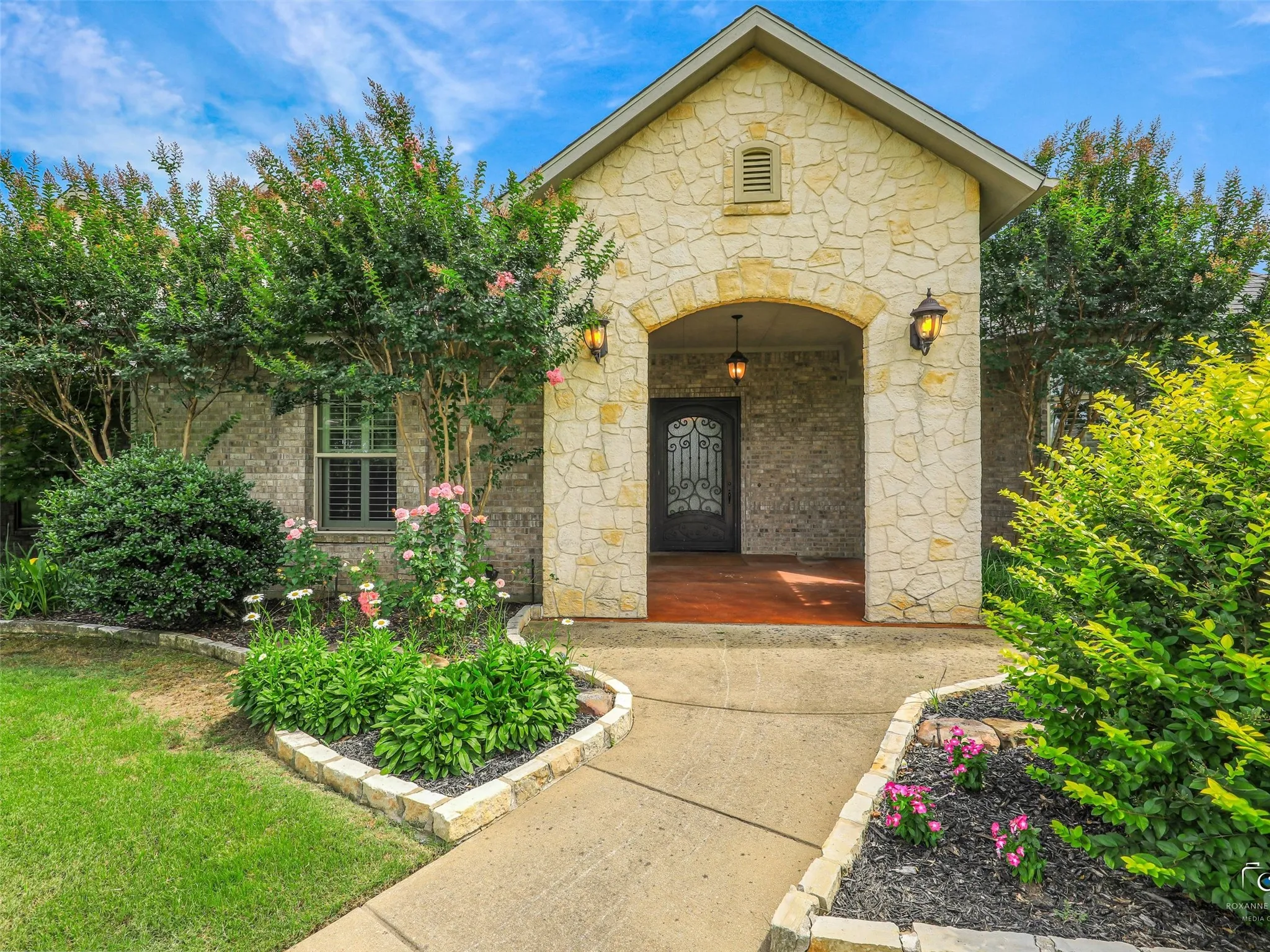 Single Family Residence For Sale in Collin County , 4428 Lake Breeze Drive, Mc Kinney, Texas 75071, 4 Bedroom, 4 Bathroom, 4 Garage spaces, 5,553 Sqft, built in 2013, mls#21300895, Real Estate Agent in Mc Kinney, Homes For Sale in Collin county, Homes For Sale in Mc Kinney, Realtor in Mc Kinney Texas, Real Estate Brokerage Independent Realty Texas, Luminita Cordes Realtor