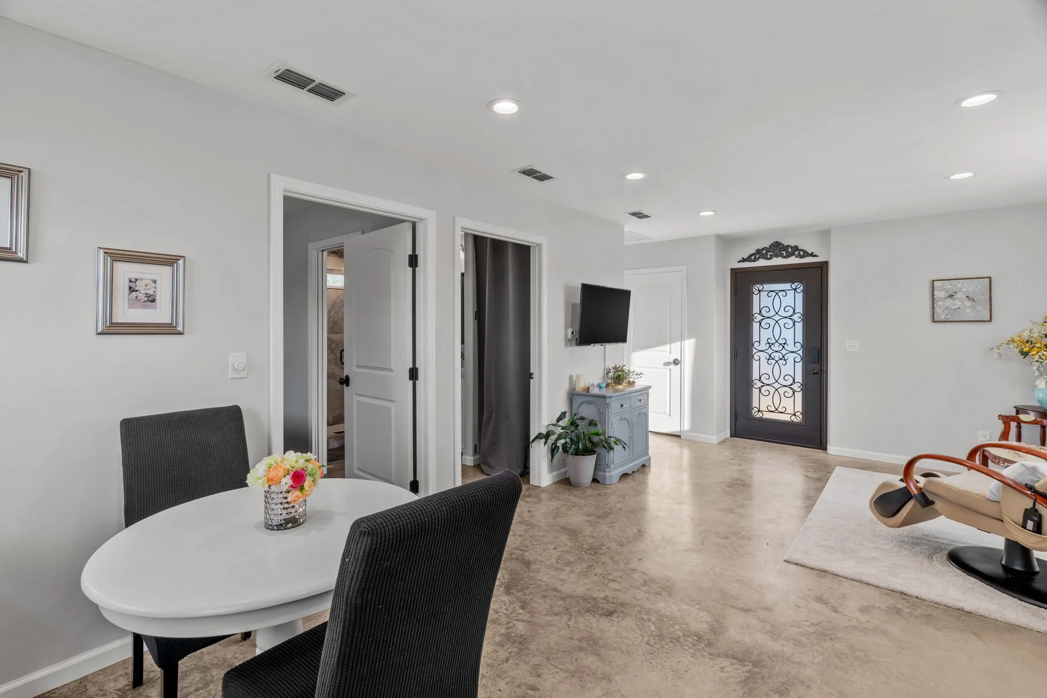 Single Family Residence For Sale in Eastland County , 313 Hidden Shores Drive, Cisco, Texas 76437, 5 Bedroom, 5 Bathroom, 2 Garage spaces, 3,181 Sqft, built in 2022, mls#21299588, Real Estate Agent in Cisco, Homes For Sale in Eastland county, Homes For Sale in Cisco, Realtor in Cisco Texas, Real Estate Brokerage Independent Realty Texas, Luminita Cordes Realtor