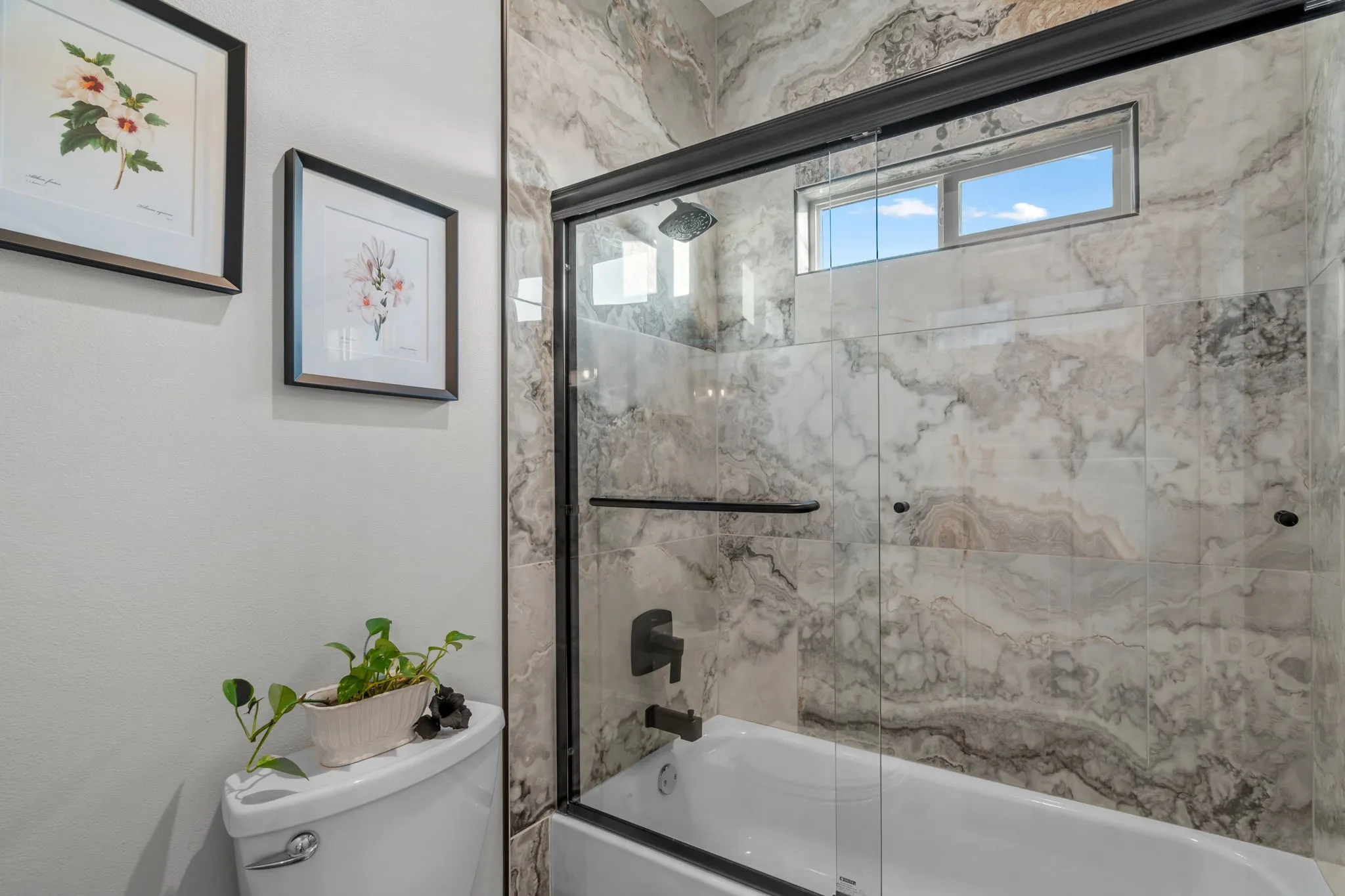 Single Family Residence For Sale in Eastland County , 313 Hidden Shores Drive, Cisco, Texas 76437, 5 Bedroom, 5 Bathroom, 2 Garage spaces, 3,181 Sqft, built in 2022, mls#21299588, Real Estate Agent in Cisco, Homes For Sale in Eastland county, Homes For Sale in Cisco, Realtor in Cisco Texas, Real Estate Brokerage Independent Realty Texas, Luminita Cordes Realtor
