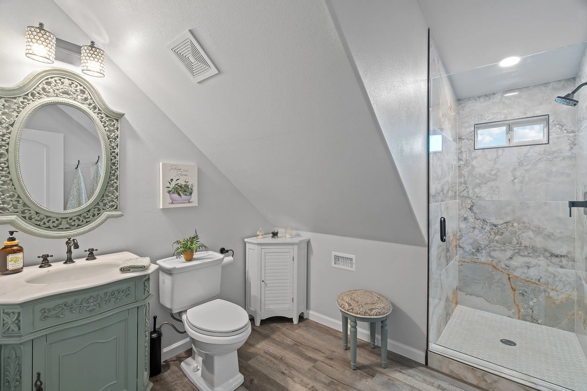 Single Family Residence For Sale in Eastland County , 313 Hidden Shores Drive, Cisco, Texas 76437, 5 Bedroom, 5 Bathroom, 2 Garage spaces, 3,181 Sqft, built in 2022, mls#21299588, Real Estate Agent in Cisco, Homes For Sale in Eastland county, Homes For Sale in Cisco, Realtor in Cisco Texas, Real Estate Brokerage Independent Realty Texas, Luminita Cordes Realtor