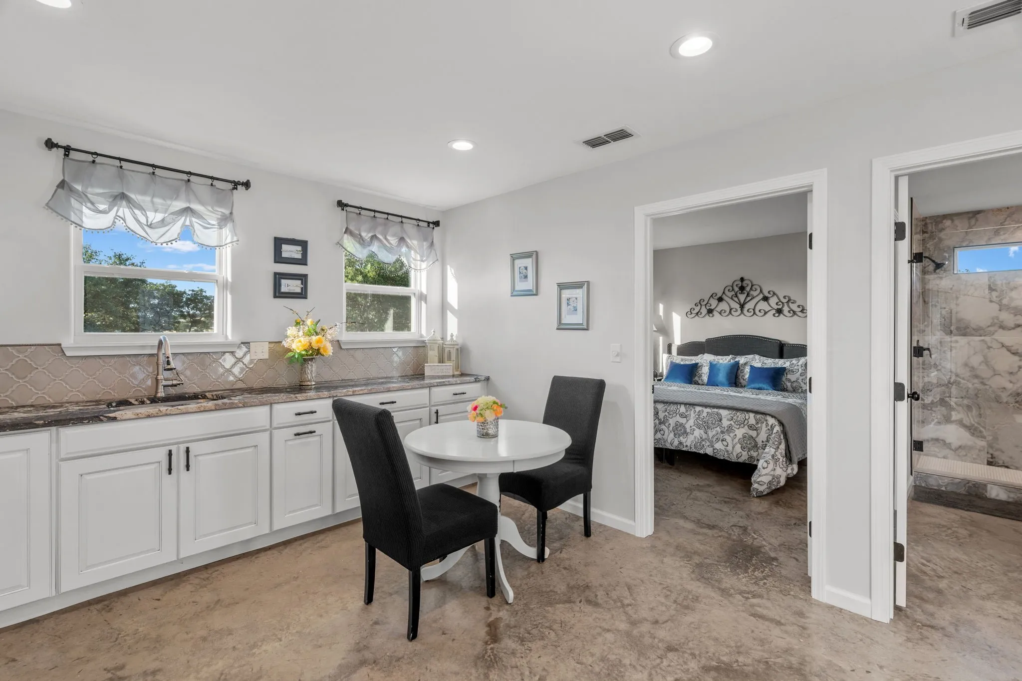Single Family Residence For Sale in Eastland County , 313 Hidden Shores Drive, Cisco, Texas 76437, 5 Bedroom, 5 Bathroom, 2 Garage spaces, 3,181 Sqft, built in 2022, mls#21299588, Real Estate Agent in Cisco, Homes For Sale in Eastland county, Homes For Sale in Cisco, Realtor in Cisco Texas, Real Estate Brokerage Independent Realty Texas, Luminita Cordes Realtor