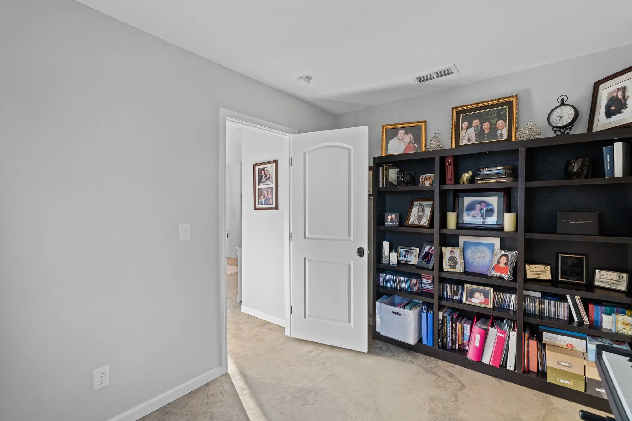 Single Family Residence For Sale in Eastland County , 313 Hidden Shores Drive, Cisco, Texas 76437, 5 Bedroom, 5 Bathroom, 2 Garage spaces, 3,181 Sqft, built in 2022, mls#21299588, Real Estate Agent in Cisco, Homes For Sale in Eastland county, Homes For Sale in Cisco, Realtor in Cisco Texas, Real Estate Brokerage Independent Realty Texas, Luminita Cordes Realtor