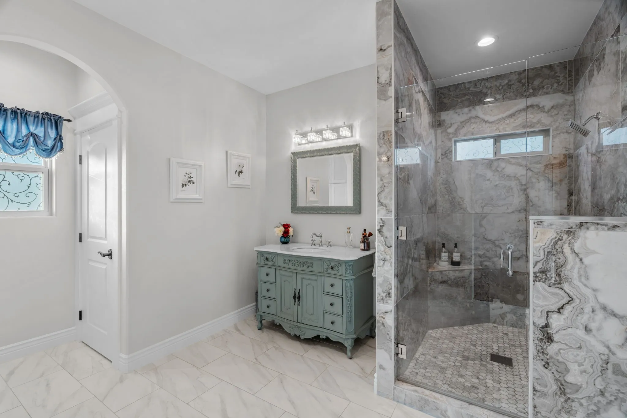 Single Family Residence For Sale in Eastland County , 313 Hidden Shores Drive, Cisco, Texas 76437, 5 Bedroom, 5 Bathroom, 2 Garage spaces, 3,181 Sqft, built in 2022, mls#21299588, Real Estate Agent in Cisco, Homes For Sale in Eastland county, Homes For Sale in Cisco, Realtor in Cisco Texas, Real Estate Brokerage Independent Realty Texas, Luminita Cordes Realtor
