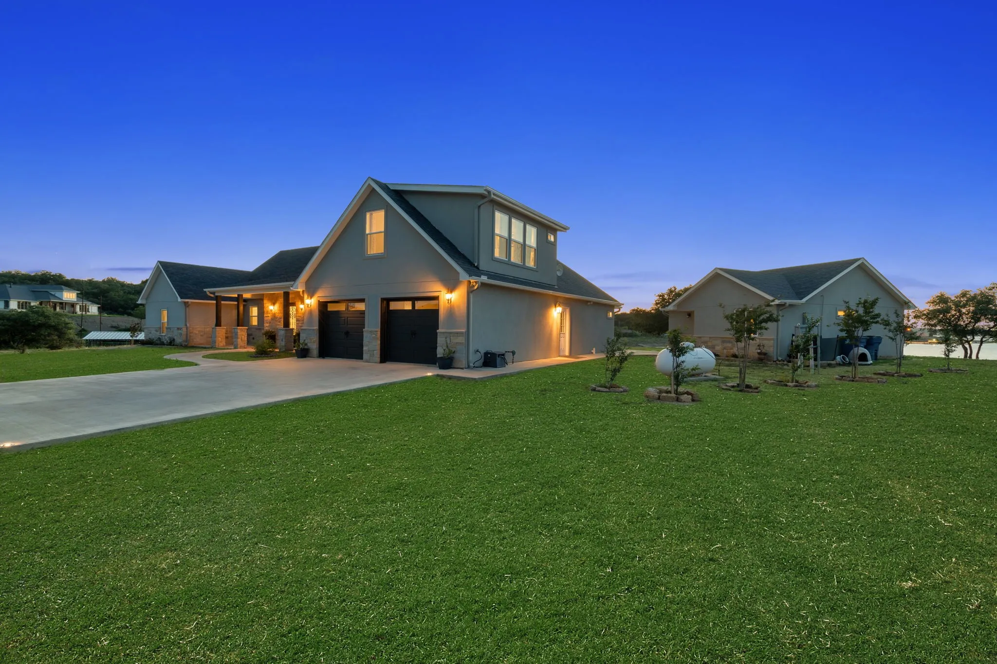 Single Family Residence For Sale in Eastland County , 313 Hidden Shores Drive, Cisco, Texas 76437, 5 Bedroom, 5 Bathroom, 2 Garage spaces, 3,181 Sqft, built in 2022, mls#21299588, Real Estate Agent in Cisco, Homes For Sale in Eastland county, Homes For Sale in Cisco, Realtor in Cisco Texas, Real Estate Brokerage Independent Realty Texas, Luminita Cordes Realtor