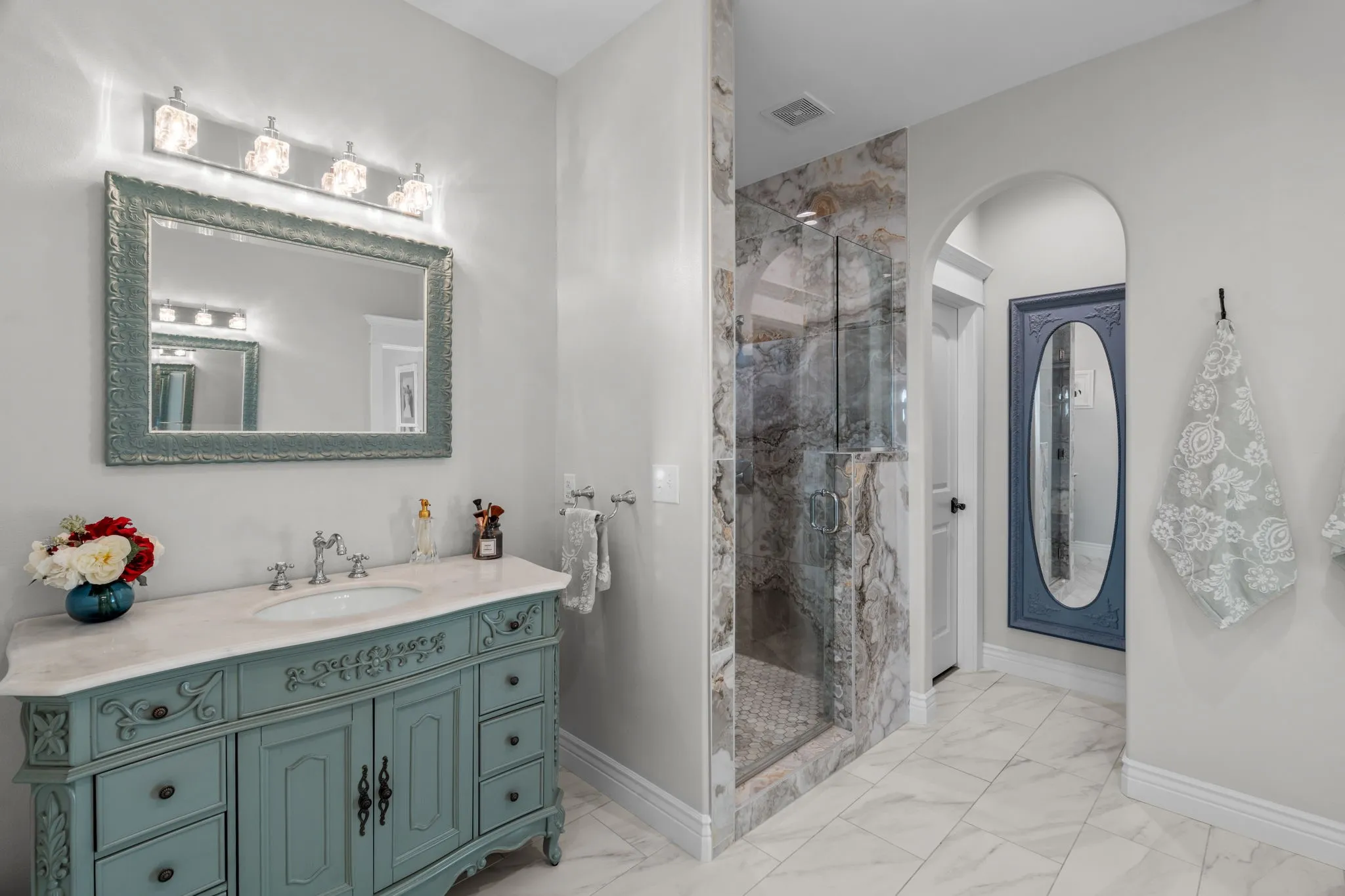 Single Family Residence For Sale in Eastland County , 313 Hidden Shores Drive, Cisco, Texas 76437, 5 Bedroom, 5 Bathroom, 2 Garage spaces, 3,181 Sqft, built in 2022, mls#21299588, Real Estate Agent in Cisco, Homes For Sale in Eastland county, Homes For Sale in Cisco, Realtor in Cisco Texas, Real Estate Brokerage Independent Realty Texas, Luminita Cordes Realtor