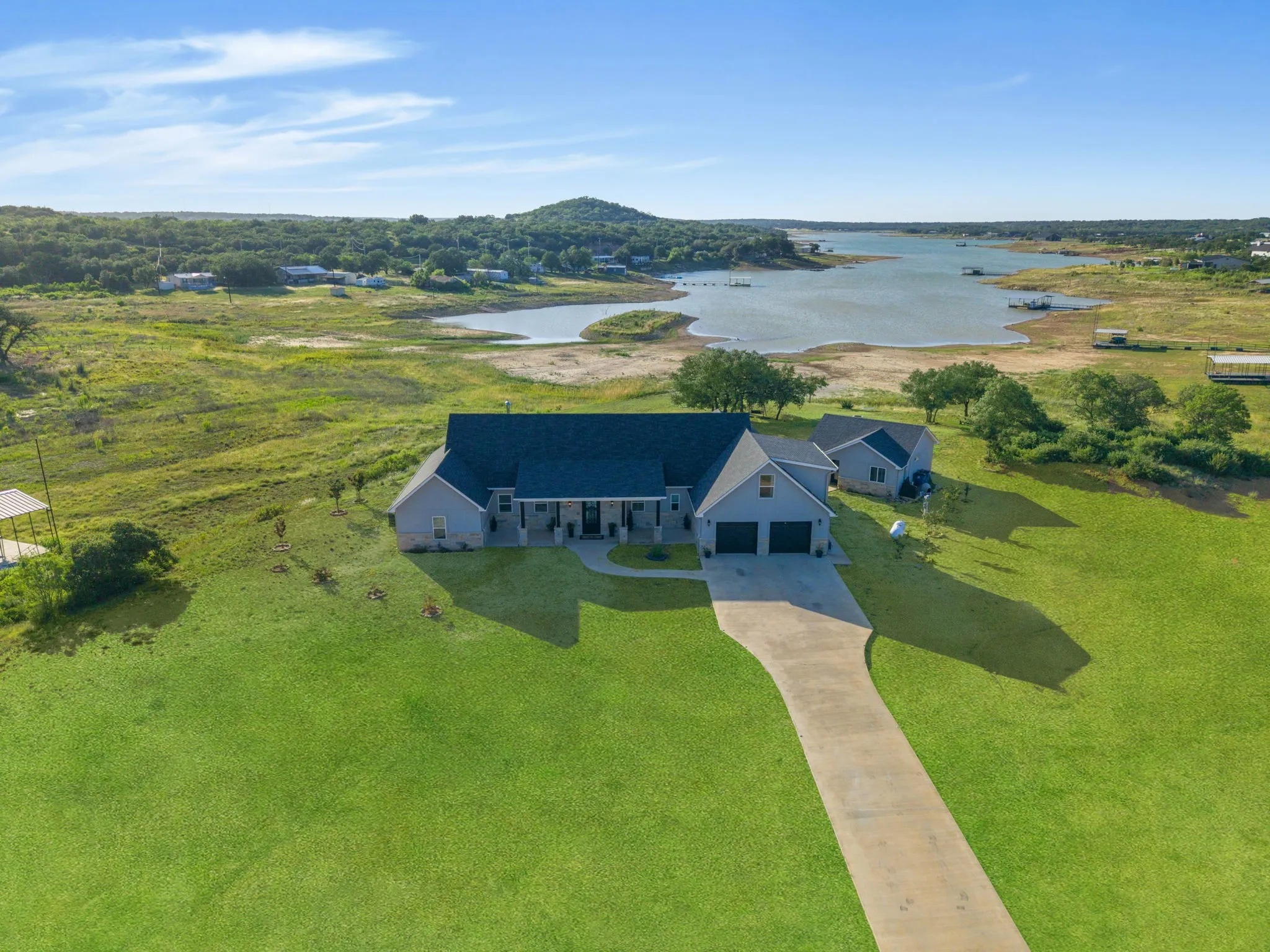 Single Family Residence For Sale in Eastland County , 313 Hidden Shores Drive, Cisco, Texas 76437, 5 Bedroom, 5 Bathroom, 2 Garage spaces, 3,181 Sqft, built in 2022, mls#21299588, Real Estate Agent in Cisco, Homes For Sale in Eastland county, Homes For Sale in Cisco, Realtor in Cisco Texas, Real Estate Brokerage Independent Realty Texas, Luminita Cordes Realtor