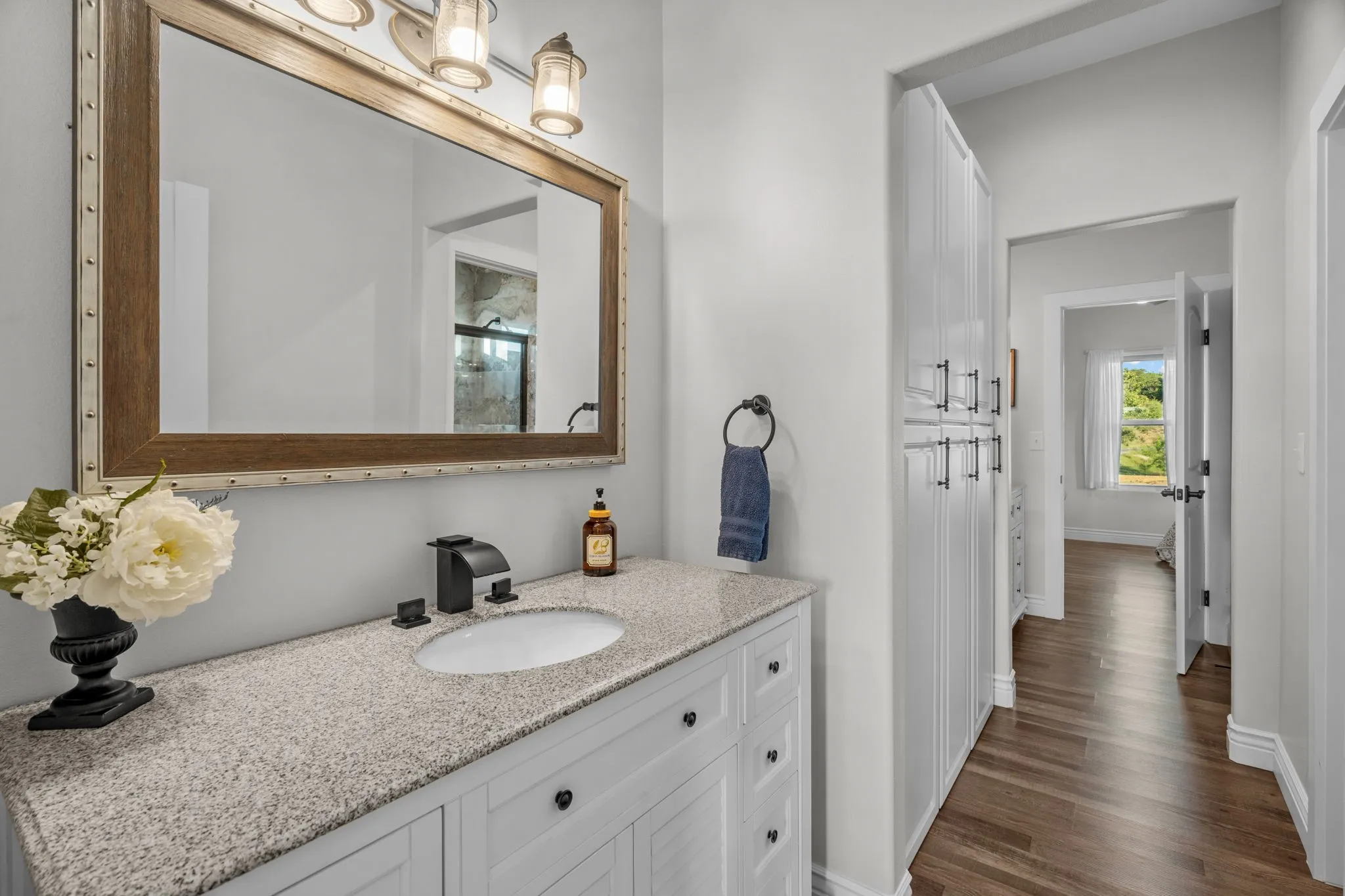 Single Family Residence For Sale in Eastland County , 313 Hidden Shores Drive, Cisco, Texas 76437, 5 Bedroom, 5 Bathroom, 2 Garage spaces, 3,181 Sqft, built in 2022, mls#21299588, Real Estate Agent in Cisco, Homes For Sale in Eastland county, Homes For Sale in Cisco, Realtor in Cisco Texas, Real Estate Brokerage Independent Realty Texas, Luminita Cordes Realtor