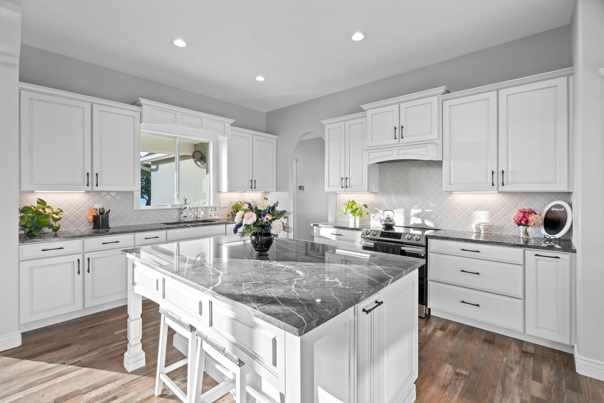 Single Family Residence For Sale in Eastland County , 313 Hidden Shores Drive, Cisco, Texas 76437, 5 Bedroom, 5 Bathroom, 2 Garage spaces, 3,181 Sqft, built in 2022, mls#21299588, Real Estate Agent in Cisco, Homes For Sale in Eastland county, Homes For Sale in Cisco, Realtor in Cisco Texas, Real Estate Brokerage Independent Realty Texas, Luminita Cordes Realtor