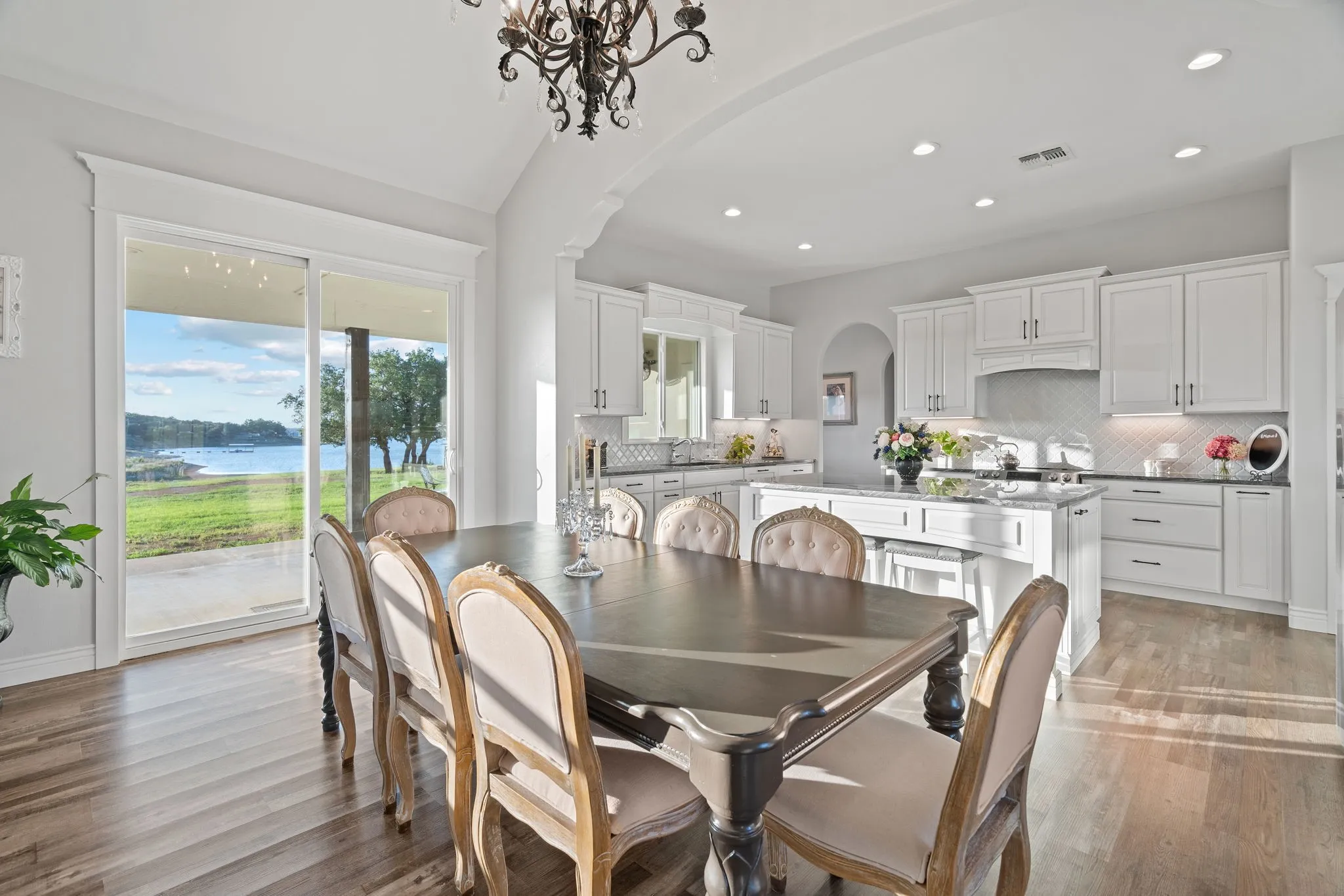 Single Family Residence For Sale in Eastland County , 313 Hidden Shores Drive, Cisco, Texas 76437, 5 Bedroom, 5 Bathroom, 2 Garage spaces, 3,181 Sqft, built in 2022, mls#21299588, Real Estate Agent in Cisco, Homes For Sale in Eastland county, Homes For Sale in Cisco, Realtor in Cisco Texas, Real Estate Brokerage Independent Realty Texas, Luminita Cordes Realtor