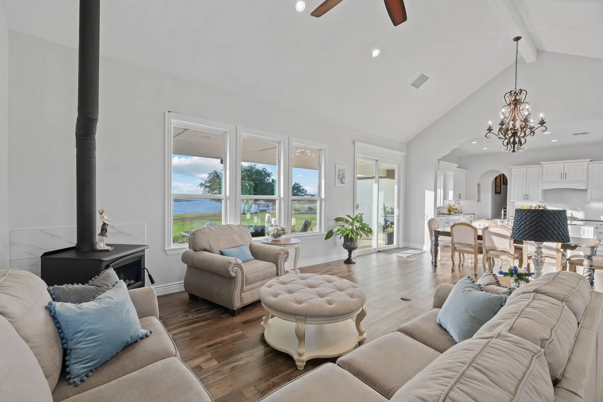 Single Family Residence For Sale in Eastland County , 313 Hidden Shores Drive, Cisco, Texas 76437, 5 Bedroom, 5 Bathroom, 2 Garage spaces, 3,181 Sqft, built in 2022, mls#21299588, Real Estate Agent in Cisco, Homes For Sale in Eastland county, Homes For Sale in Cisco, Realtor in Cisco Texas, Real Estate Brokerage Independent Realty Texas, Luminita Cordes Realtor