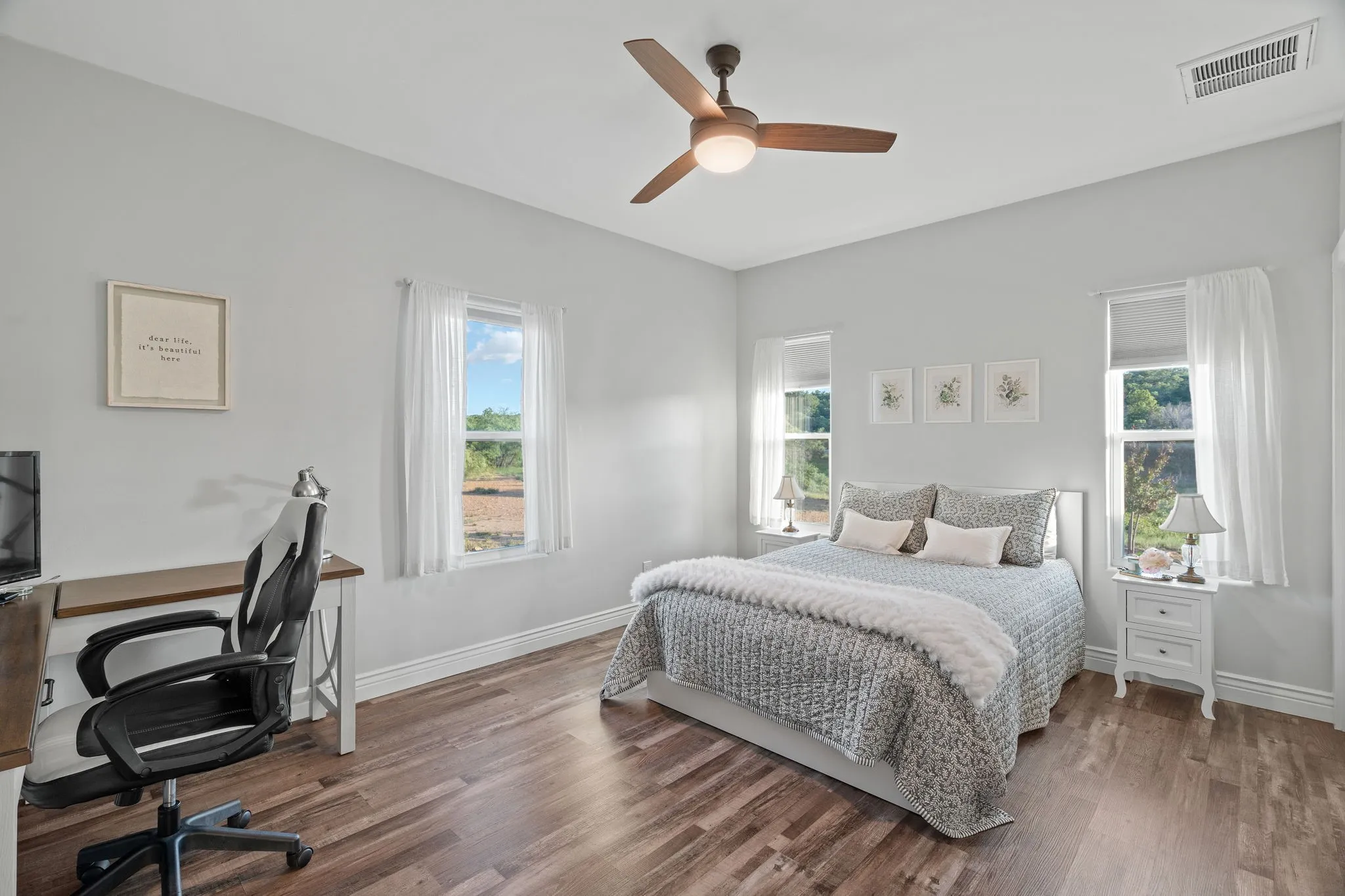 Single Family Residence For Sale in Eastland County , 313 Hidden Shores Drive, Cisco, Texas 76437, 5 Bedroom, 5 Bathroom, 2 Garage spaces, 3,181 Sqft, built in 2022, mls#21299588, Real Estate Agent in Cisco, Homes For Sale in Eastland county, Homes For Sale in Cisco, Realtor in Cisco Texas, Real Estate Brokerage Independent Realty Texas, Luminita Cordes Realtor