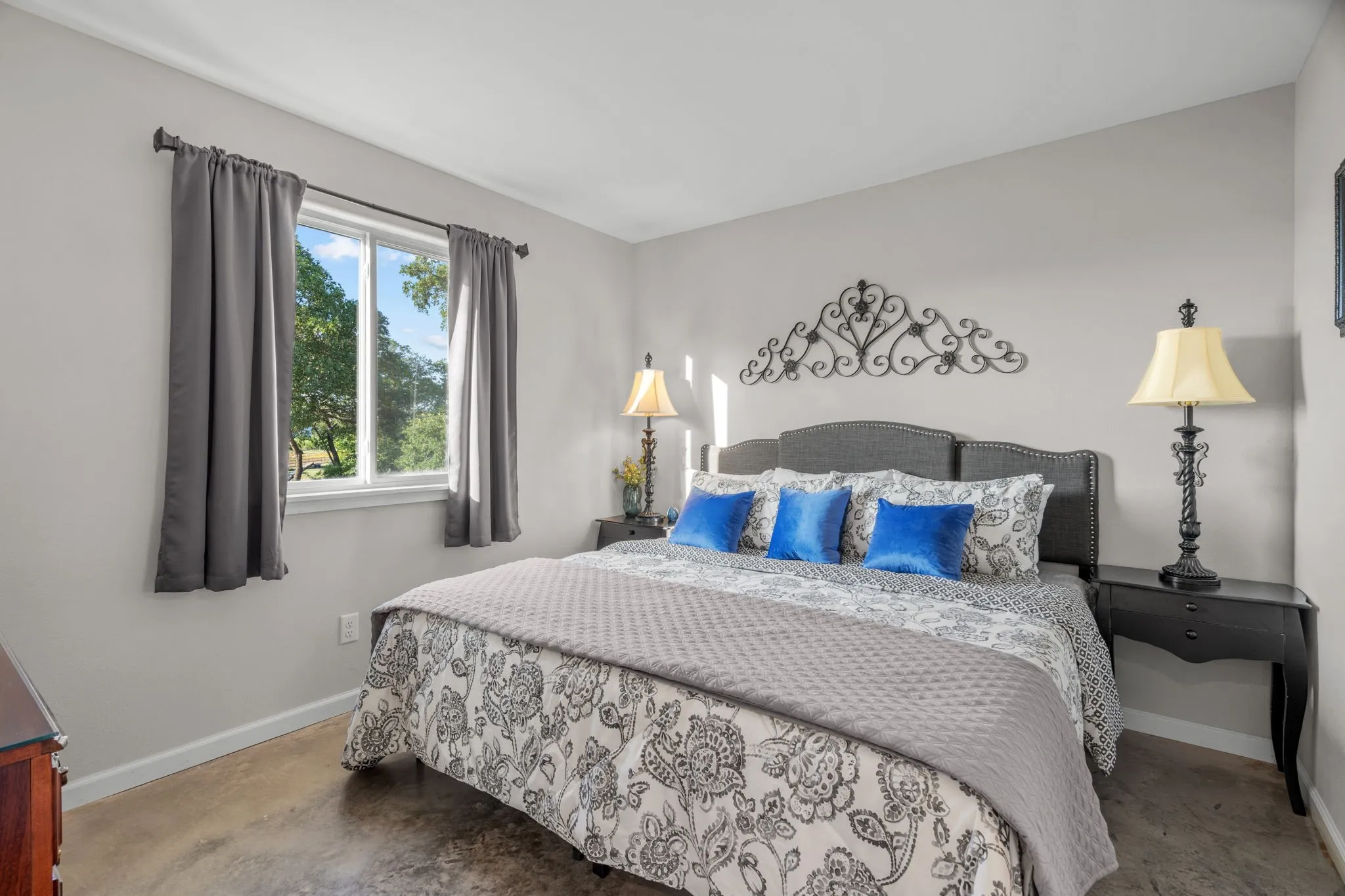 Single Family Residence For Sale in Eastland County , 313 Hidden Shores Drive, Cisco, Texas 76437, 5 Bedroom, 5 Bathroom, 2 Garage spaces, 3,181 Sqft, built in 2022, mls#21299588, Real Estate Agent in Cisco, Homes For Sale in Eastland county, Homes For Sale in Cisco, Realtor in Cisco Texas, Real Estate Brokerage Independent Realty Texas, Luminita Cordes Realtor