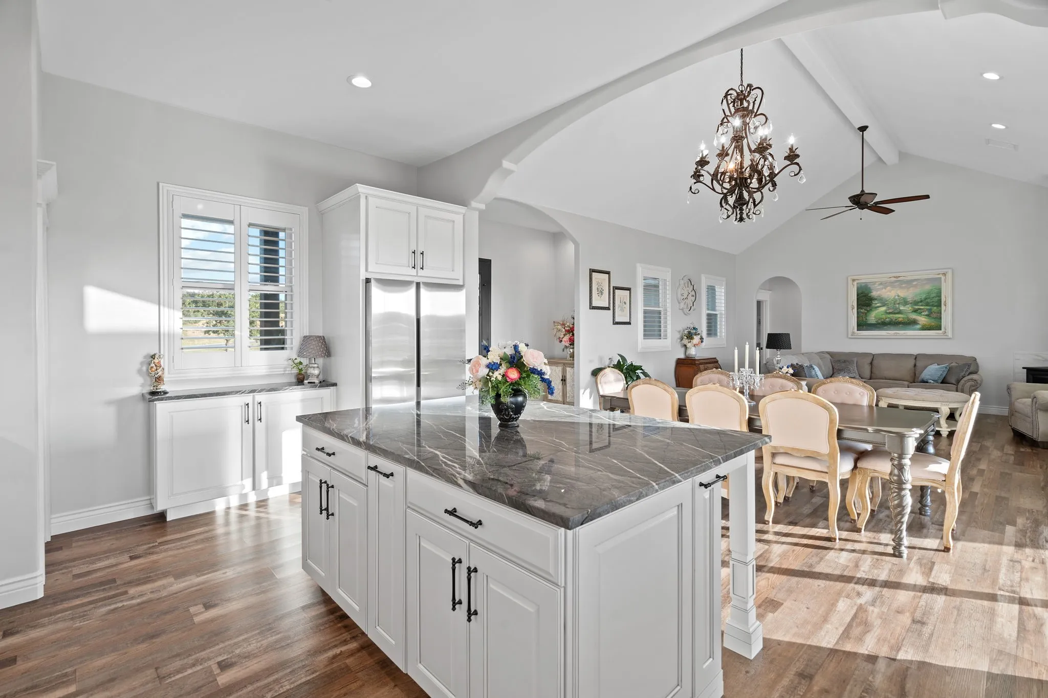 Single Family Residence For Sale in Eastland County , 313 Hidden Shores Drive, Cisco, Texas 76437, 5 Bedroom, 5 Bathroom, 2 Garage spaces, 3,181 Sqft, built in 2022, mls#21299588, Real Estate Agent in Cisco, Homes For Sale in Eastland county, Homes For Sale in Cisco, Realtor in Cisco Texas, Real Estate Brokerage Independent Realty Texas, Luminita Cordes Realtor