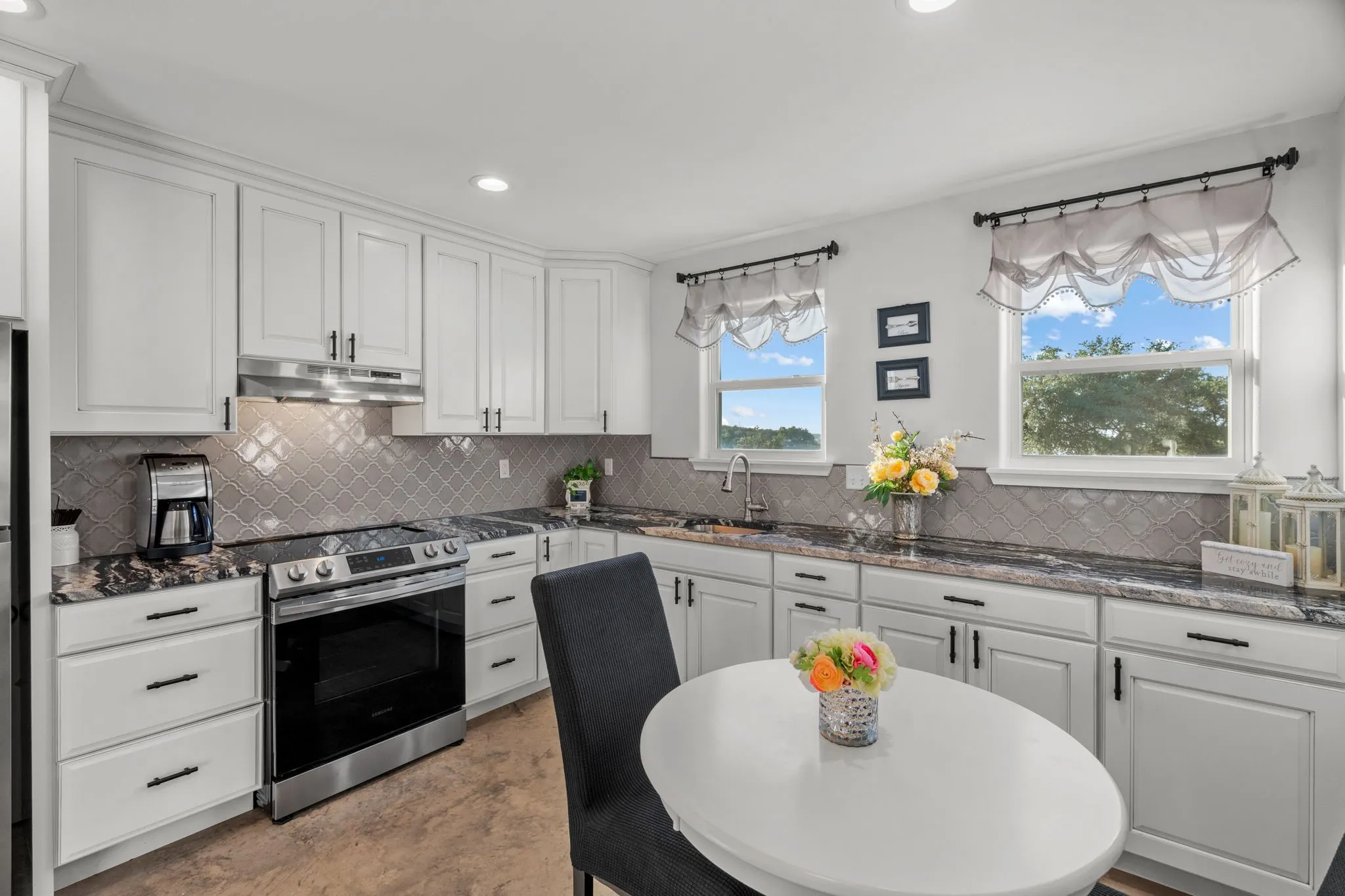 Single Family Residence For Sale in Eastland County , 313 Hidden Shores Drive, Cisco, Texas 76437, 5 Bedroom, 5 Bathroom, 2 Garage spaces, 3,181 Sqft, built in 2022, mls#21299588, Real Estate Agent in Cisco, Homes For Sale in Eastland county, Homes For Sale in Cisco, Realtor in Cisco Texas, Real Estate Brokerage Independent Realty Texas, Luminita Cordes Realtor