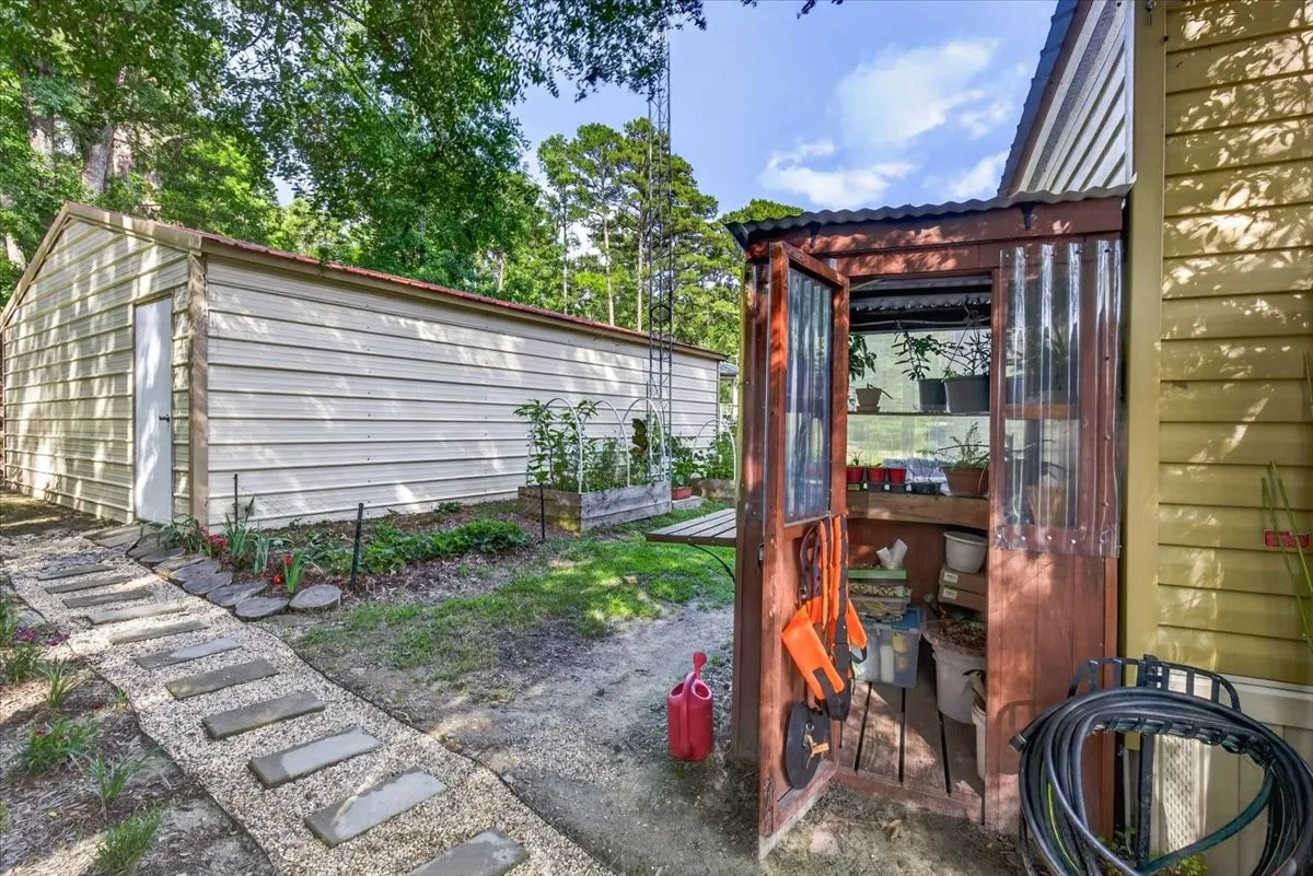 Single Family Residence For Sale in Wood County , 505 County Road 3420, Hawkins, Texas 75765, 2 Bedroom, 1 Bathroom, 2 Garage spaces, 806 Sqft, built in 2015, mls#21298910, Real Estate Agent in Hawkins, Homes For Sale in Wood county, Homes For Sale in Hawkins, Realtor in Hawkins Texas, Real Estate Brokerage Independent Realty Texas, Luminita Cordes Realtor