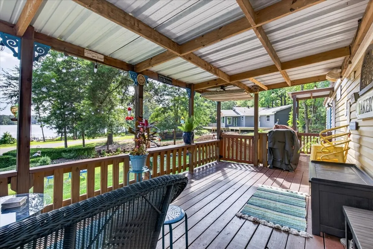 Single Family Residence For Sale in Wood County , 505 County Road 3420, Hawkins, Texas 75765, 2 Bedroom, 1 Bathroom, 2 Garage spaces, 806 Sqft, built in 2015, mls#21298910, Real Estate Agent in Hawkins, Homes For Sale in Wood county, Homes For Sale in Hawkins, Realtor in Hawkins Texas, Real Estate Brokerage Independent Realty Texas, Luminita Cordes Realtor