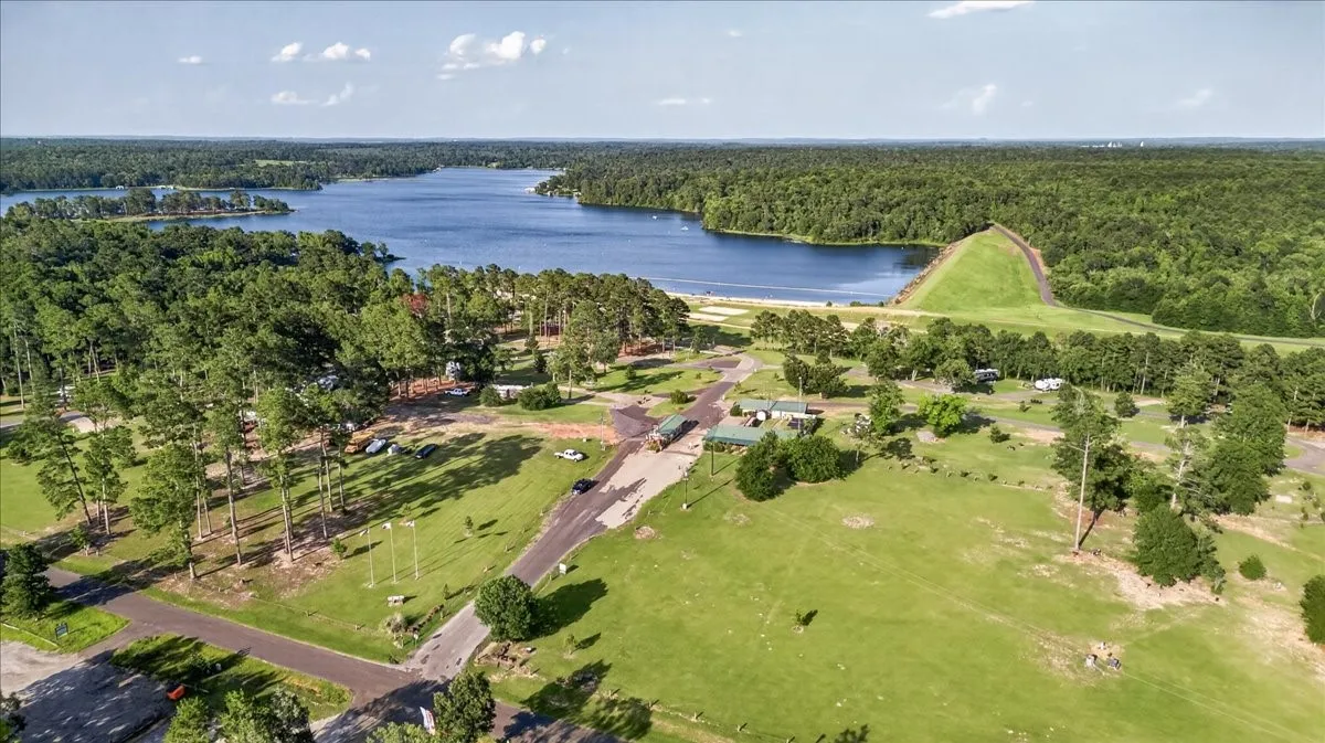 Single Family Residence For Sale in Wood County , 505 County Road 3420, Hawkins, Texas 75765, 2 Bedroom, 1 Bathroom, 2 Garage spaces, 806 Sqft, built in 2015, mls#21298910, Real Estate Agent in Hawkins, Homes For Sale in Wood county, Homes For Sale in Hawkins, Realtor in Hawkins Texas, Real Estate Brokerage Independent Realty Texas, Luminita Cordes Realtor