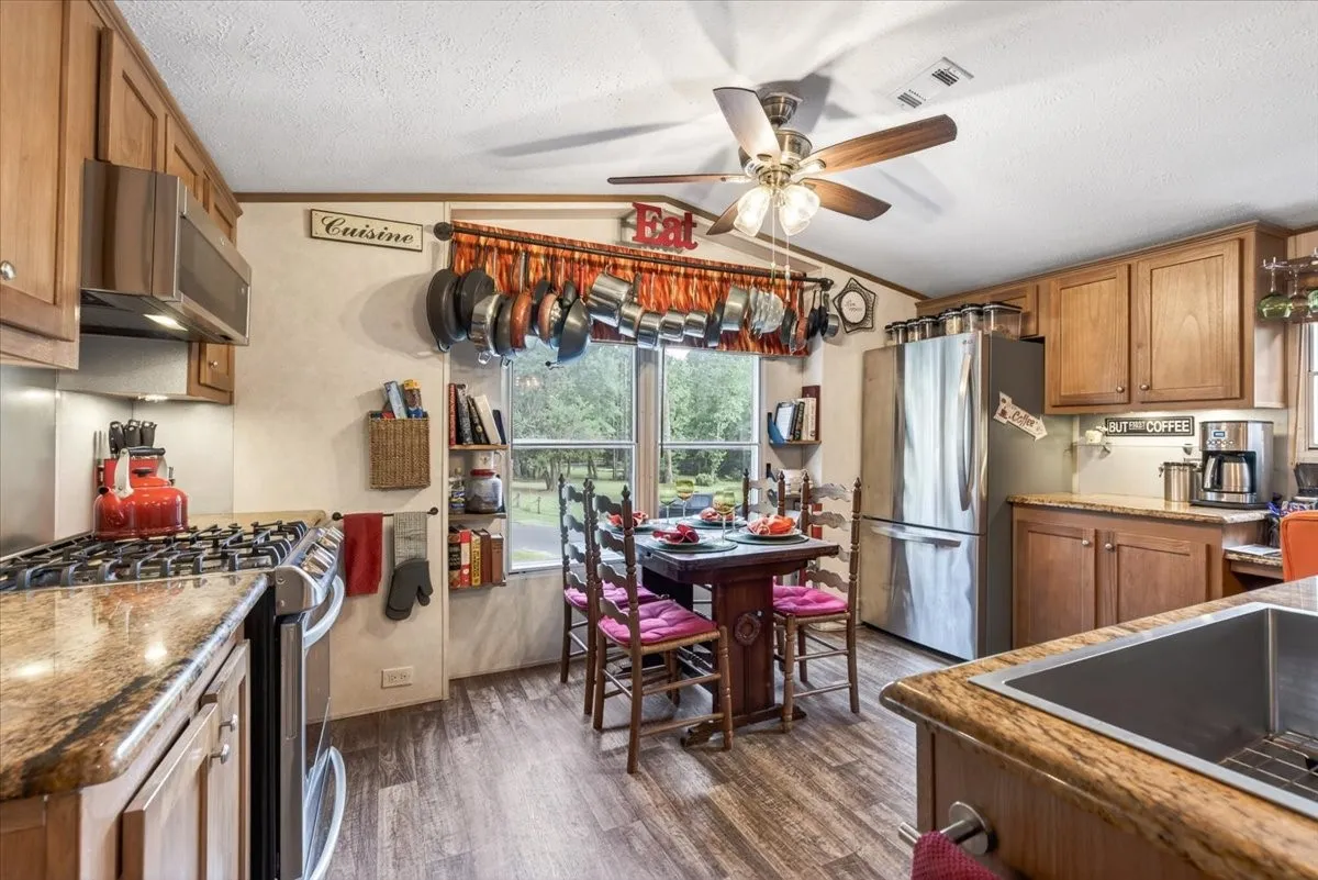 Single Family Residence For Sale in Wood County , 505 County Road 3420, Hawkins, Texas 75765, 2 Bedroom, 1 Bathroom, 2 Garage spaces, 806 Sqft, built in 2015, mls#21298910, Real Estate Agent in Hawkins, Homes For Sale in Wood county, Homes For Sale in Hawkins, Realtor in Hawkins Texas, Real Estate Brokerage Independent Realty Texas, Luminita Cordes Realtor