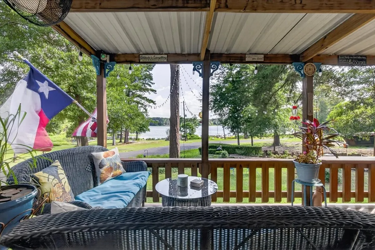 Single Family Residence For Sale in Wood County , 505 County Road 3420, Hawkins, Texas 75765, 2 Bedroom, 1 Bathroom, 2 Garage spaces, 806 Sqft, built in 2015, mls#21298910, Real Estate Agent in Hawkins, Homes For Sale in Wood county, Homes For Sale in Hawkins, Realtor in Hawkins Texas, Real Estate Brokerage Independent Realty Texas, Luminita Cordes Realtor