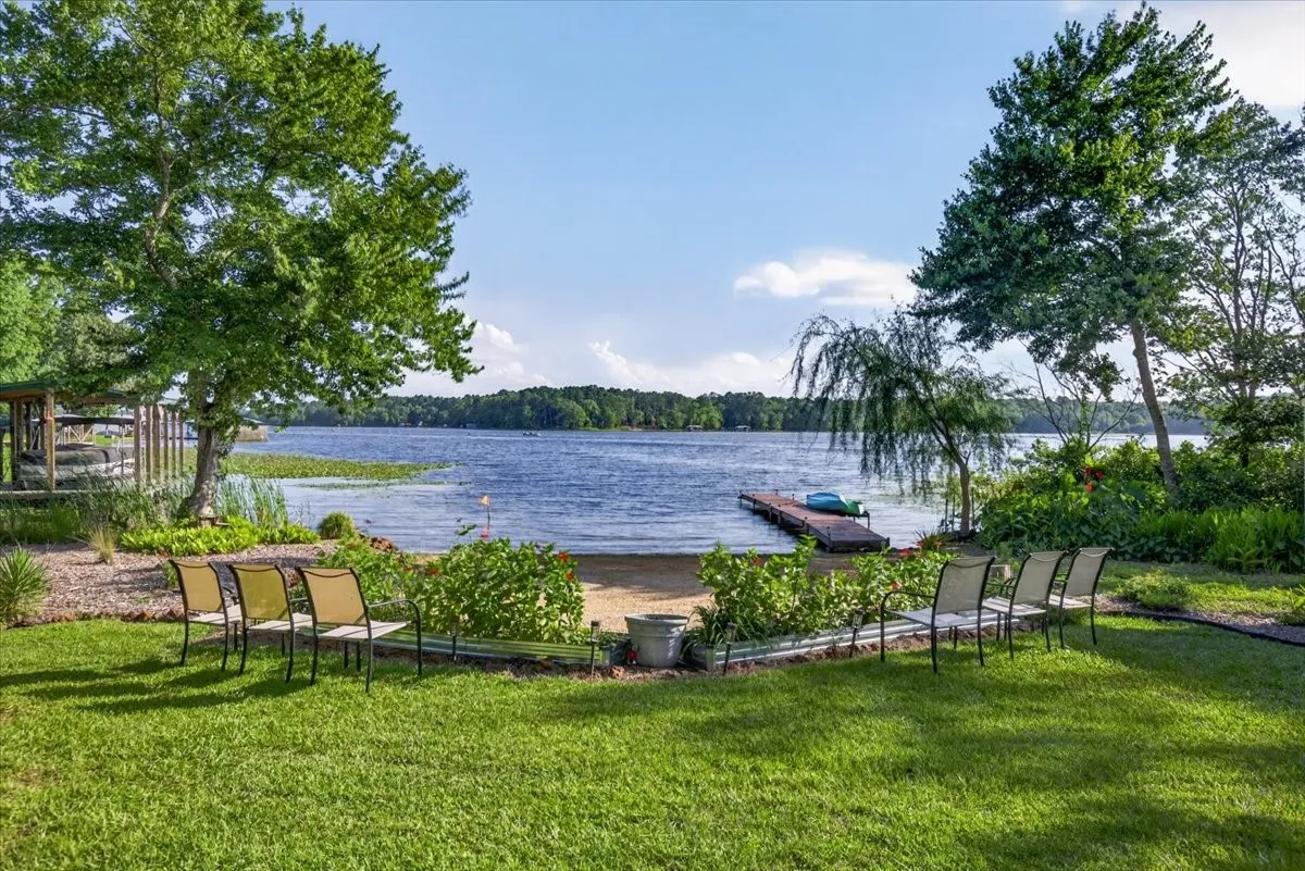 Single Family Residence For Sale in Wood County , 505 County Road 3420, Hawkins, Texas 75765, 2 Bedroom, 1 Bathroom, 2 Garage spaces, 806 Sqft, built in 2015, mls#21298910, Real Estate Agent in Hawkins, Homes For Sale in Wood county, Homes For Sale in Hawkins, Realtor in Hawkins Texas, Real Estate Brokerage Independent Realty Texas, Luminita Cordes Realtor