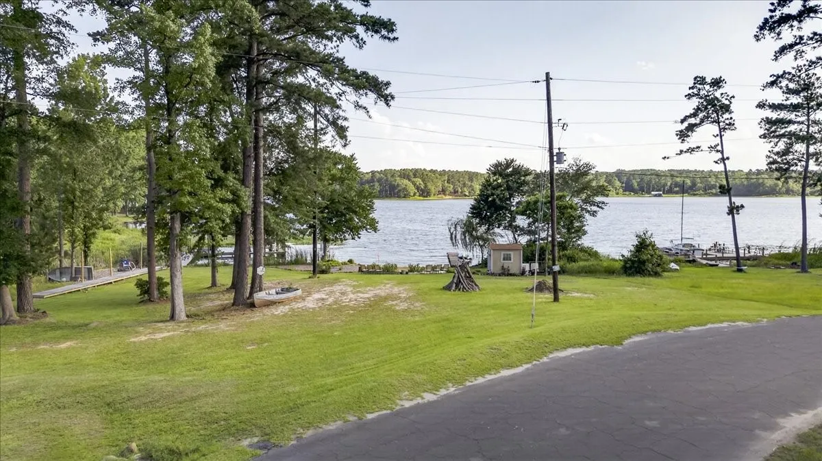 Single Family Residence For Sale in Wood County , 505 County Road 3420, Hawkins, Texas 75765, 2 Bedroom, 1 Bathroom, 2 Garage spaces, 806 Sqft, built in 2015, mls#21298910, Real Estate Agent in Hawkins, Homes For Sale in Wood county, Homes For Sale in Hawkins, Realtor in Hawkins Texas, Real Estate Brokerage Independent Realty Texas, Luminita Cordes Realtor