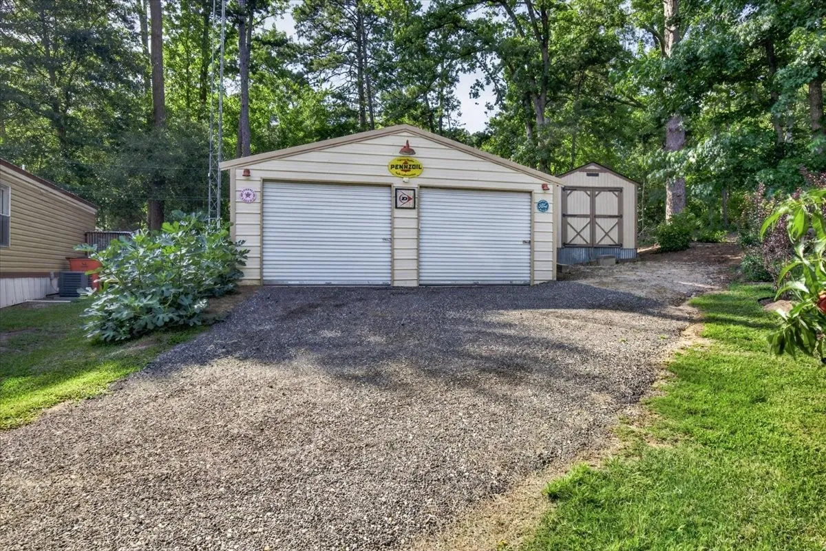 Single Family Residence For Sale in Wood County , 505 County Road 3420, Hawkins, Texas 75765, 2 Bedroom, 1 Bathroom, 2 Garage spaces, 806 Sqft, built in 2015, mls#21298910, Real Estate Agent in Hawkins, Homes For Sale in Wood county, Homes For Sale in Hawkins, Realtor in Hawkins Texas, Real Estate Brokerage Independent Realty Texas, Luminita Cordes Realtor