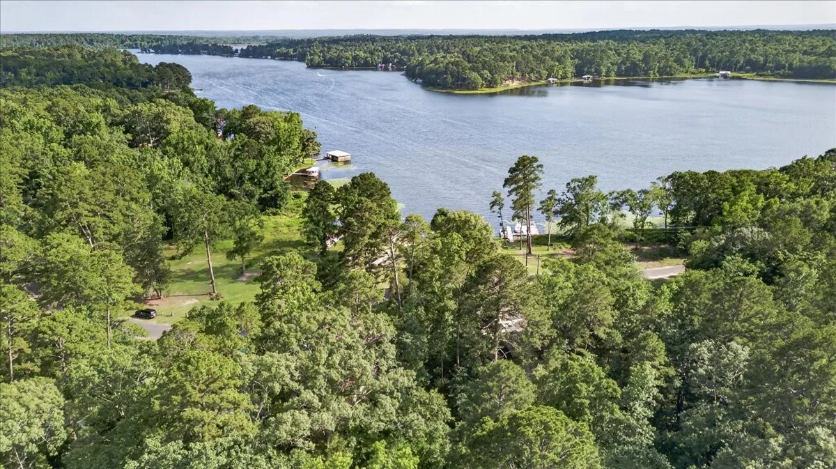 Single Family Residence For Sale in Wood County , 505 County Road 3420, Hawkins, Texas 75765, 2 Bedroom, 1 Bathroom, 2 Garage spaces, 806 Sqft, built in 2015, mls#21298910, Real Estate Agent in Hawkins, Homes For Sale in Wood county, Homes For Sale in Hawkins, Realtor in Hawkins Texas, Real Estate Brokerage Independent Realty Texas, Luminita Cordes Realtor