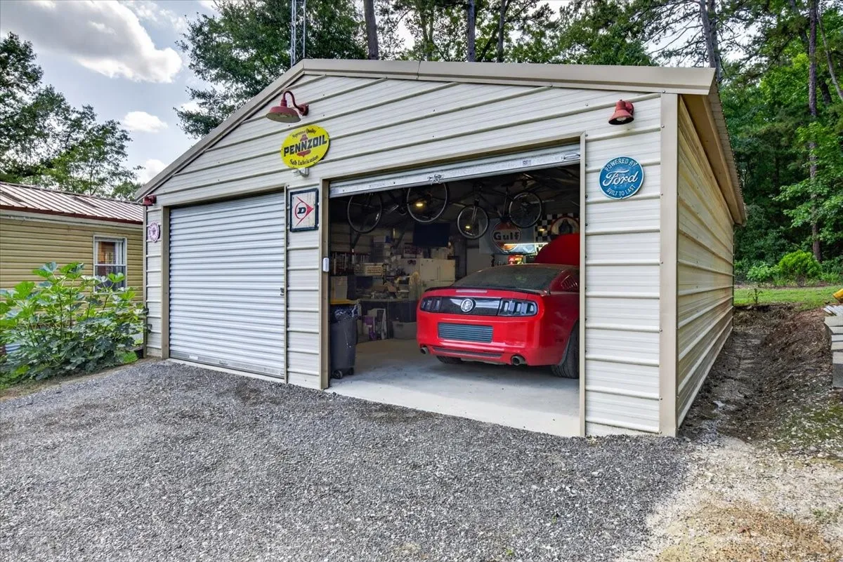 Single Family Residence For Sale in Wood County , 505 County Road 3420, Hawkins, Texas 75765, 2 Bedroom, 1 Bathroom, 2 Garage spaces, 806 Sqft, built in 2015, mls#21298910, Real Estate Agent in Hawkins, Homes For Sale in Wood county, Homes For Sale in Hawkins, Realtor in Hawkins Texas, Real Estate Brokerage Independent Realty Texas, Luminita Cordes Realtor