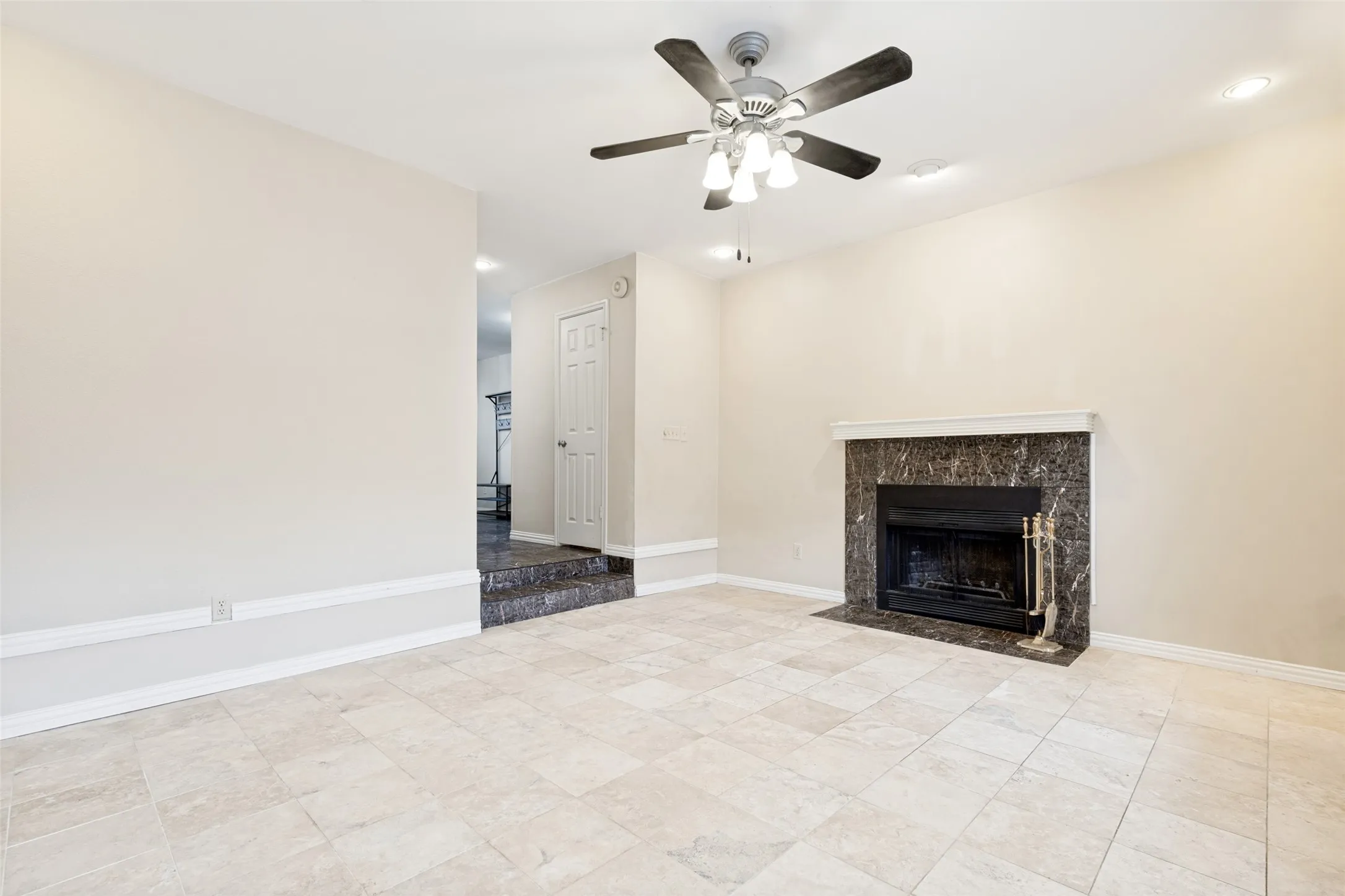 Condominium For Sale in Dallas County , 3635 Garden Brook Drive 14100, Farmers Branch, Texas 75234, 2 Bedroom, 3 Bathroom, Garage spaces, 1,304 Sqft, built in 1986, mls#21301375, Real Estate Agent in Farmers Branch, Homes For Sale in Dallas county, Homes For Sale in Farmers Branch, Realtor in Farmers Branch Texas, Real Estate Brokerage Independent Realty Texas, Luminita Cordes Realtor