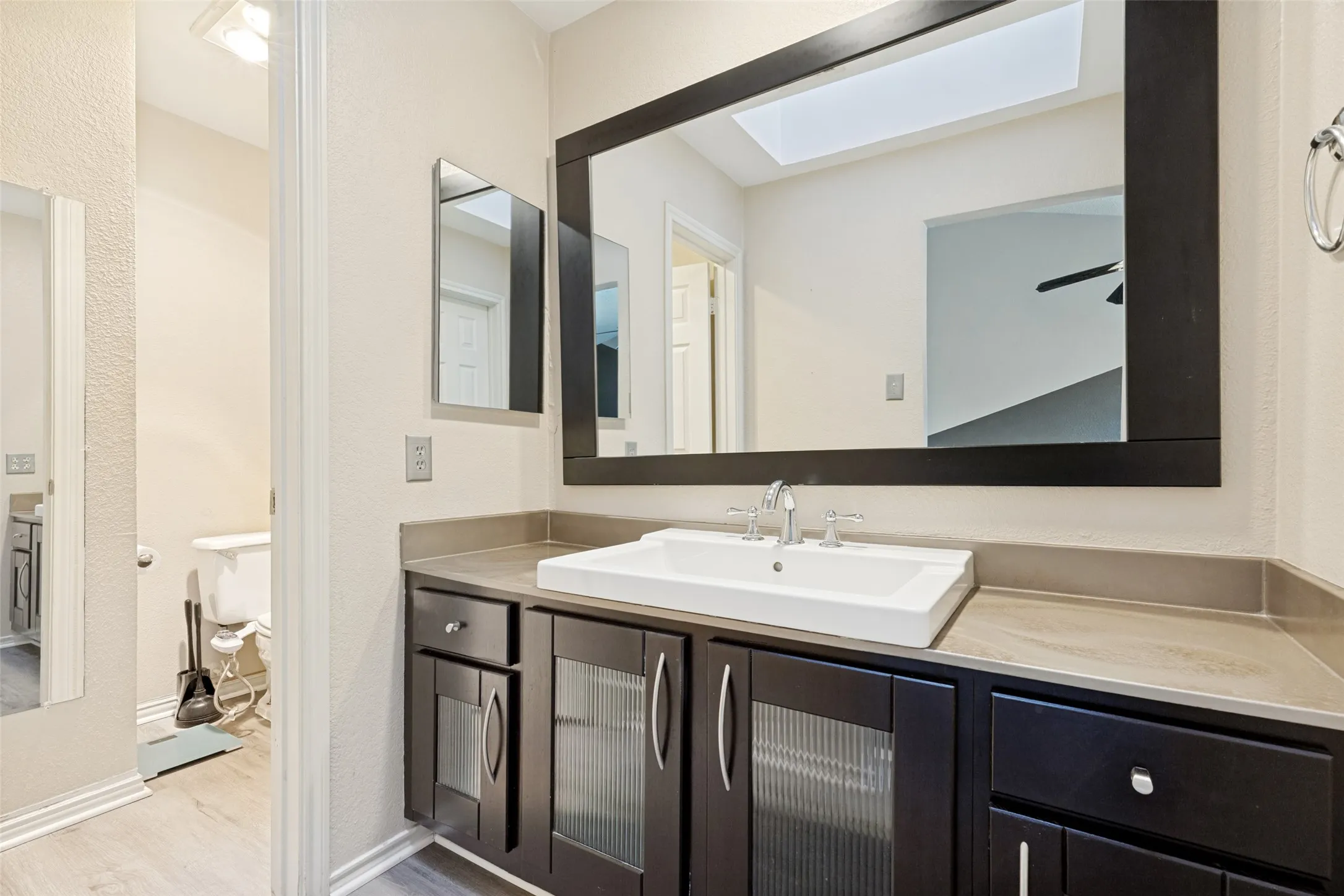 Condominium For Sale in Dallas County , 3635 Garden Brook Drive 14100, Farmers Branch, Texas 75234, 2 Bedroom, 3 Bathroom, Garage spaces, 1,304 Sqft, built in 1986, mls#21301375, Real Estate Agent in Farmers Branch, Homes For Sale in Dallas county, Homes For Sale in Farmers Branch, Realtor in Farmers Branch Texas, Real Estate Brokerage Independent Realty Texas, Luminita Cordes Realtor