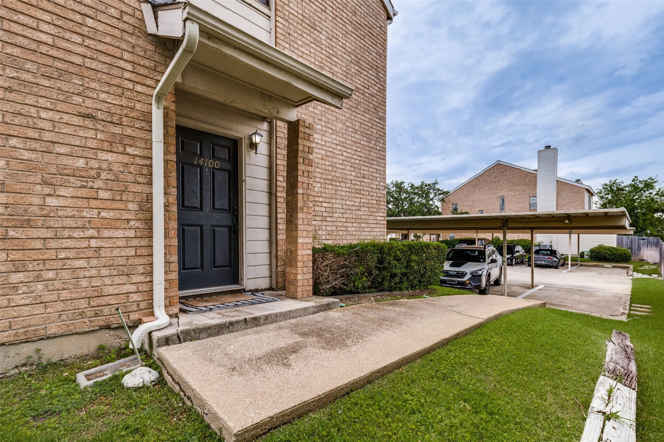 Condominium For Sale in Dallas County , 3635 Garden Brook Drive 14100, Farmers Branch, Texas 75234, 2 Bedroom, 3 Bathroom, Garage spaces, 1,304 Sqft, built in 1986, mls#21301375, Real Estate Agent in Farmers Branch, Homes For Sale in Dallas county, Homes For Sale in Farmers Branch, Realtor in Farmers Branch Texas, Real Estate Brokerage Independent Realty Texas, Luminita Cordes Realtor