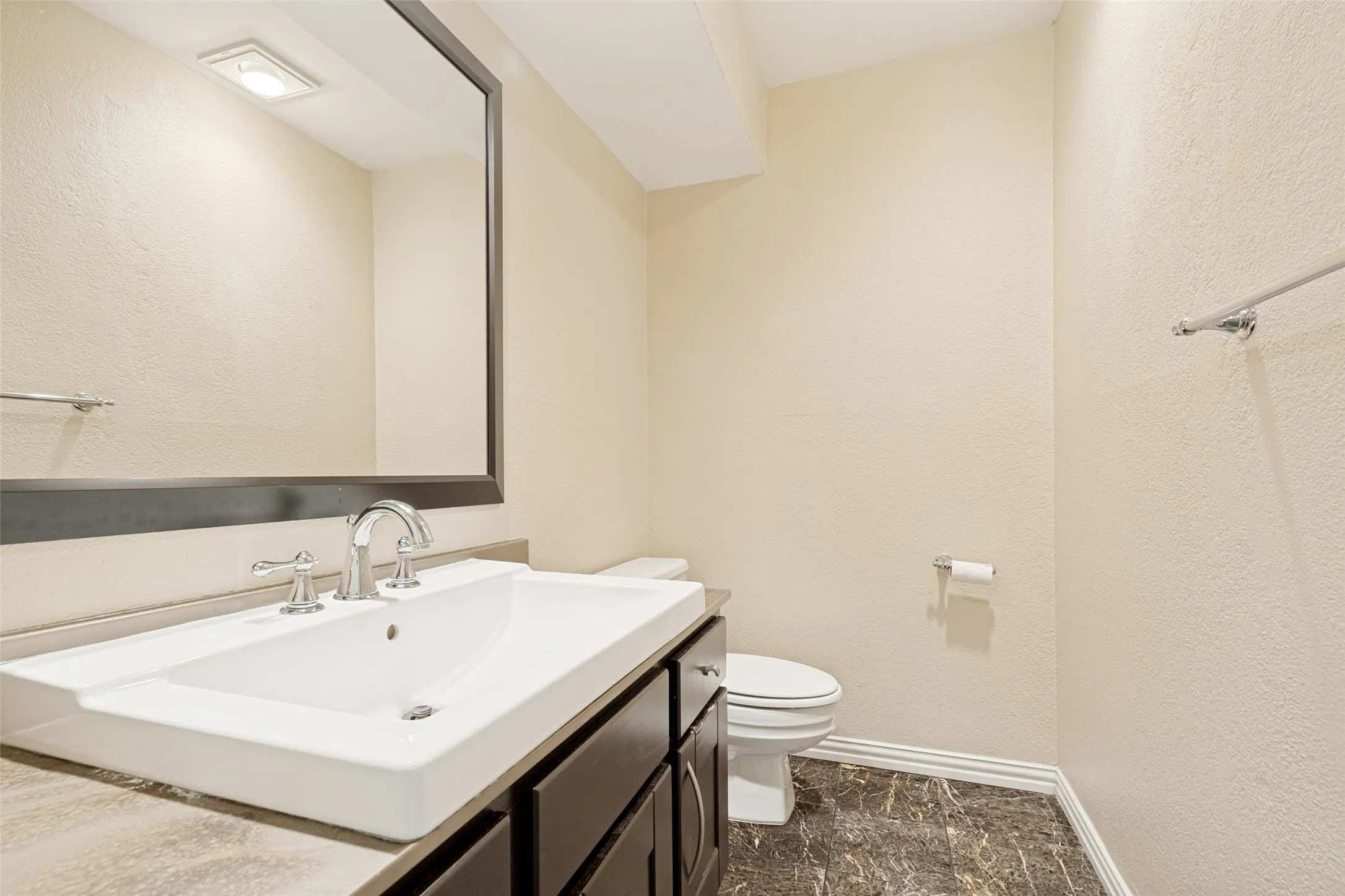 Condominium For Sale in Dallas County , 3635 Garden Brook Drive 14100, Farmers Branch, Texas 75234, 2 Bedroom, 3 Bathroom, Garage spaces, 1,304 Sqft, built in 1986, mls#21301375, Real Estate Agent in Farmers Branch, Homes For Sale in Dallas county, Homes For Sale in Farmers Branch, Realtor in Farmers Branch Texas, Real Estate Brokerage Independent Realty Texas, Luminita Cordes Realtor