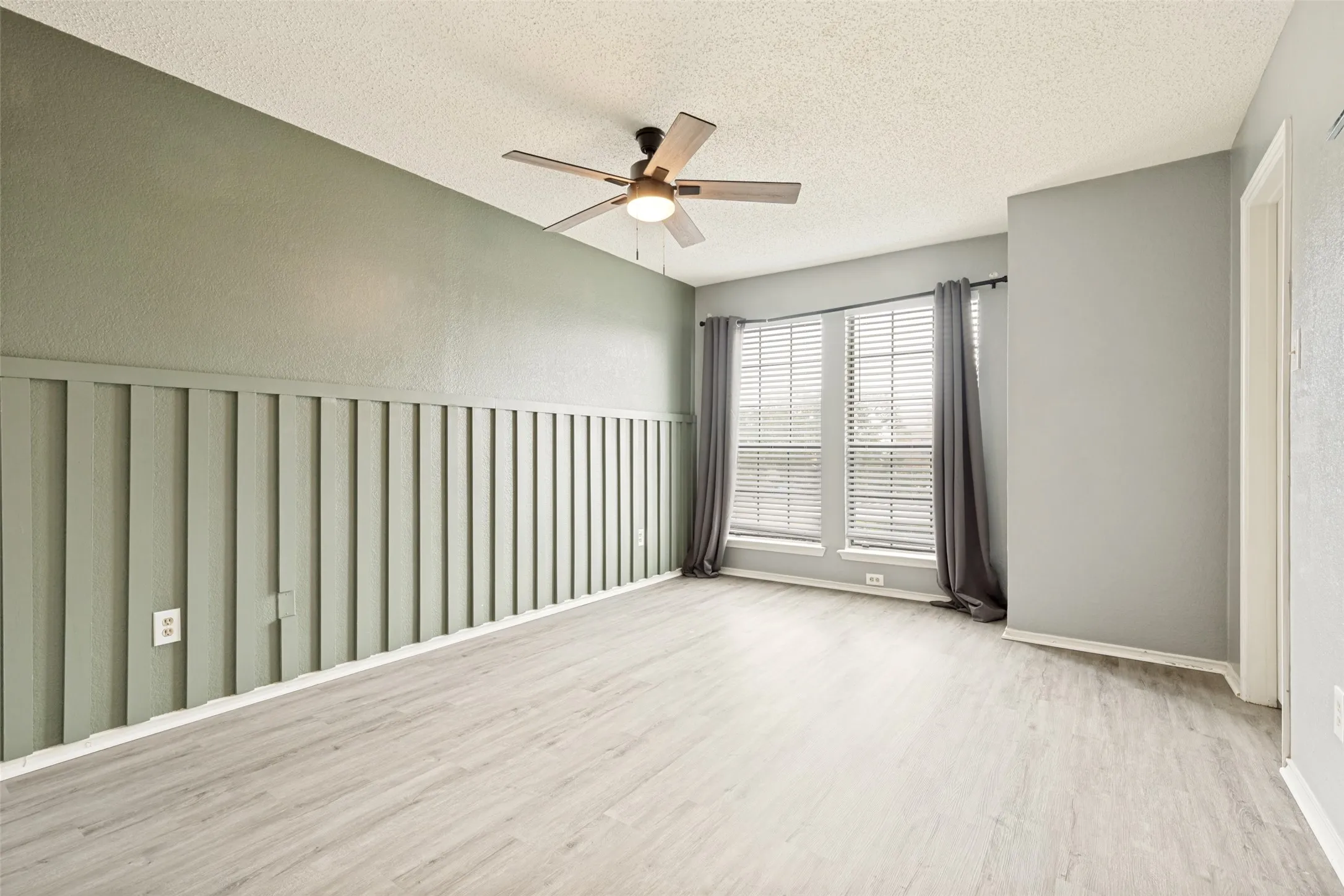 Condominium For Sale in Dallas County , 3635 Garden Brook Drive 14100, Farmers Branch, Texas 75234, 2 Bedroom, 3 Bathroom, Garage spaces, 1,304 Sqft, built in 1986, mls#21301375, Real Estate Agent in Farmers Branch, Homes For Sale in Dallas county, Homes For Sale in Farmers Branch, Realtor in Farmers Branch Texas, Real Estate Brokerage Independent Realty Texas, Luminita Cordes Realtor