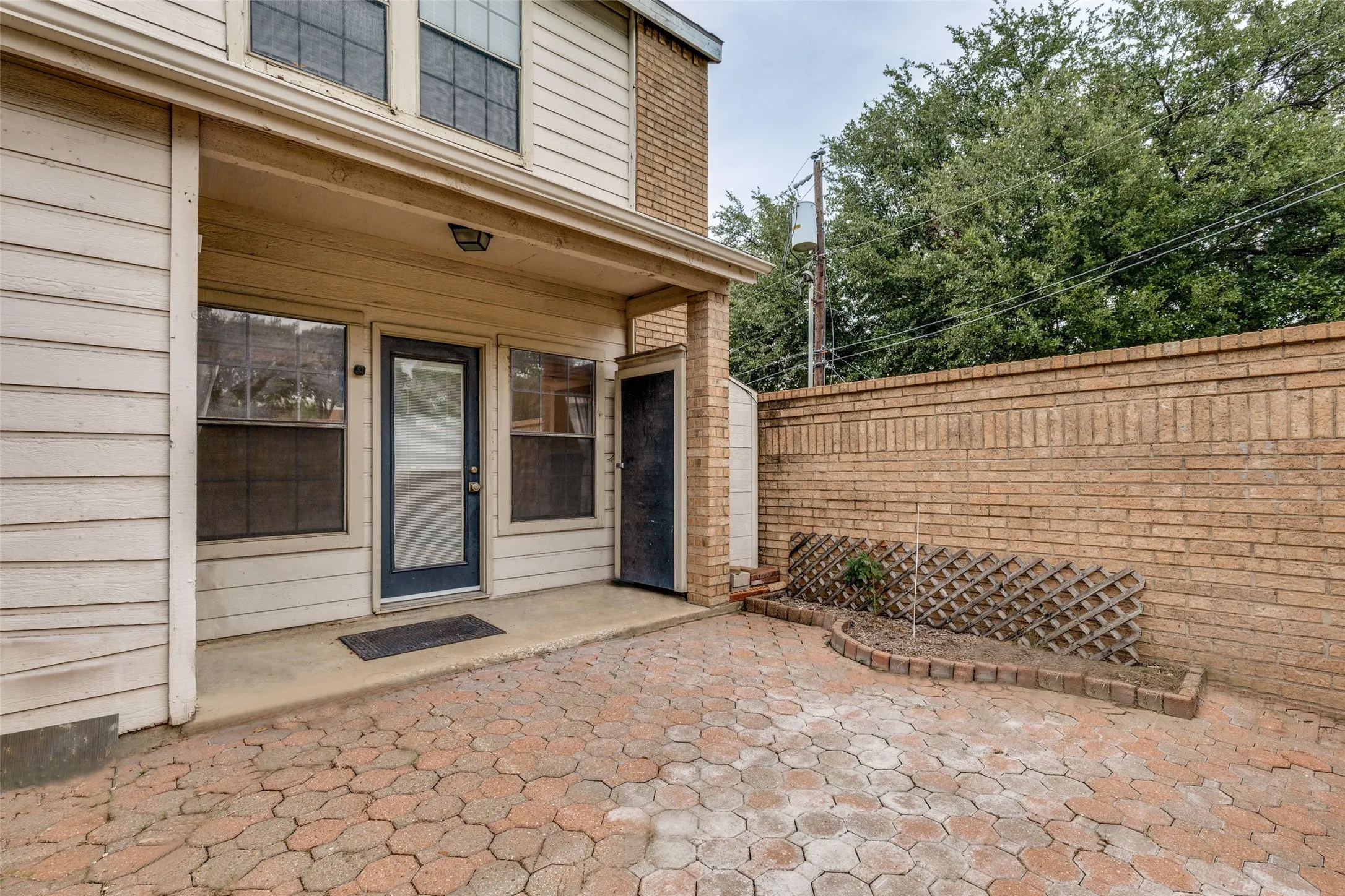 Condominium For Sale in Dallas County , 3635 Garden Brook Drive 14100, Farmers Branch, Texas 75234, 2 Bedroom, 3 Bathroom, Garage spaces, 1,304 Sqft, built in 1986, mls#21301375, Real Estate Agent in Farmers Branch, Homes For Sale in Dallas county, Homes For Sale in Farmers Branch, Realtor in Farmers Branch Texas, Real Estate Brokerage Independent Realty Texas, Luminita Cordes Realtor