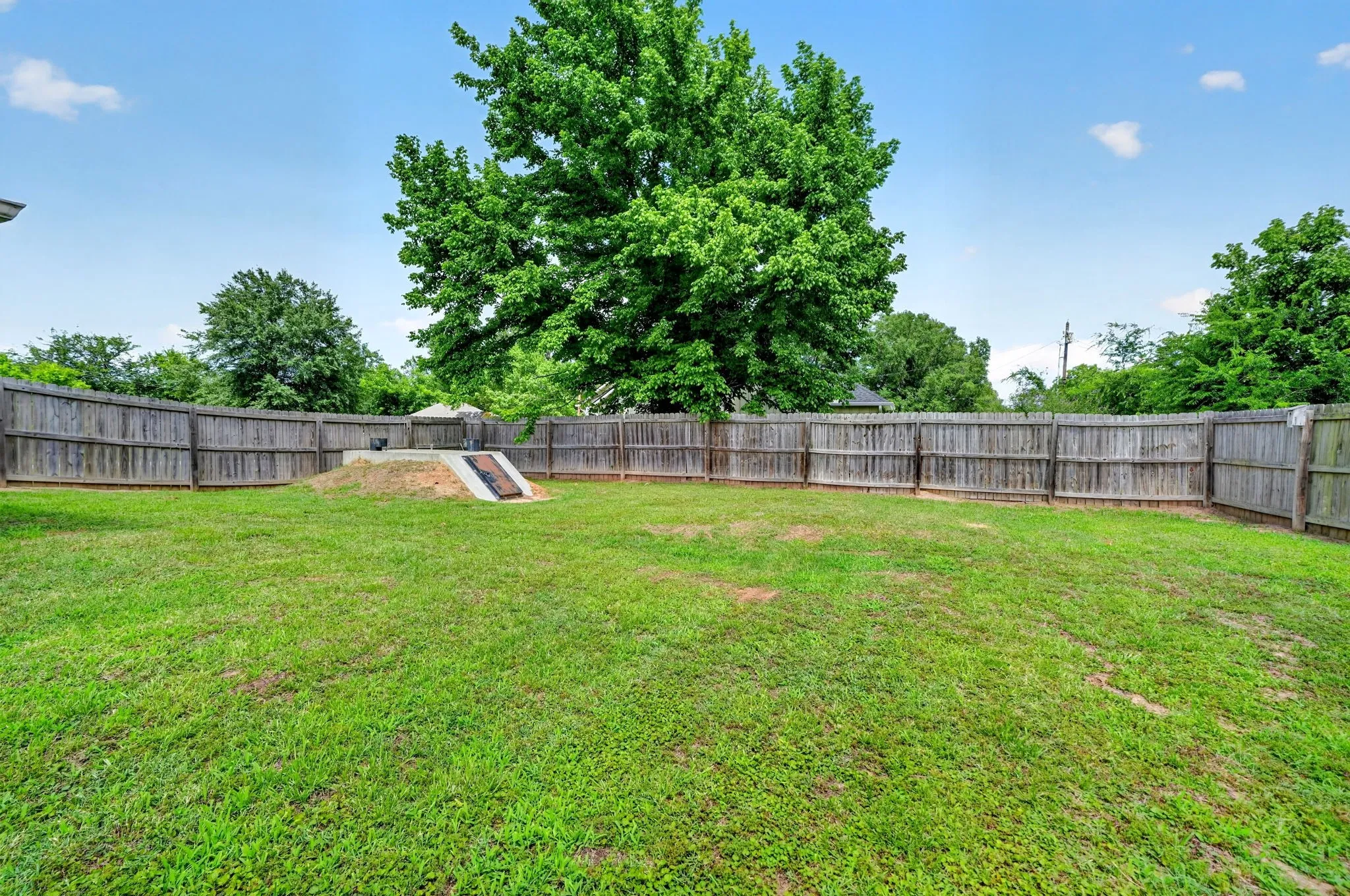 Single Family Residence For Sale in Van Zandt County , 220 Ebony Place, Van, Texas 75790, 3 Bedroom, 2 Bathroom, 2 Garage spaces, 1,562 Sqft, built in 2014, Price $269,900, mls#21301361, Real Estate Agent in Van, Homes For Sale in Van Zandt county, Homes For Sale in Van, Realtor in Van Texas, Real Estate Brokerage Independent Realty Texas, Luminita Cordes Realtor