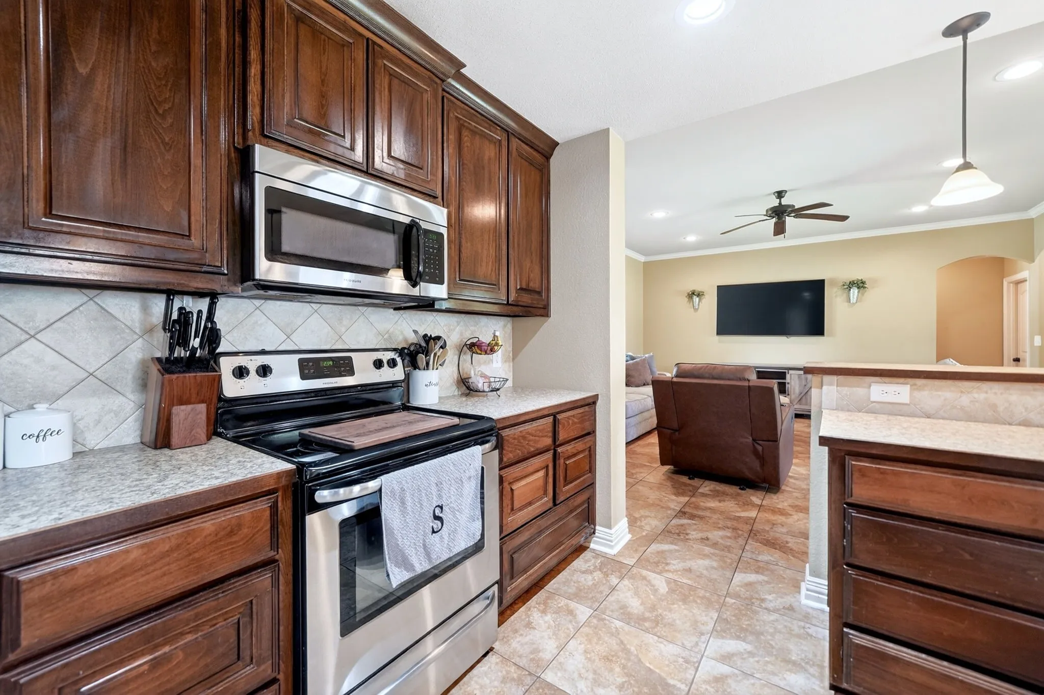 Single Family Residence For Sale in Van Zandt County , 220 Ebony Place, Van, Texas 75790, 3 Bedroom, 2 Bathroom, 2 Garage spaces, 1,562 Sqft, built in 2014, Price $269,900, mls#21301361, Real Estate Agent in Van, Homes For Sale in Van Zandt county, Homes For Sale in Van, Realtor in Van Texas, Real Estate Brokerage Independent Realty Texas, Luminita Cordes Realtor