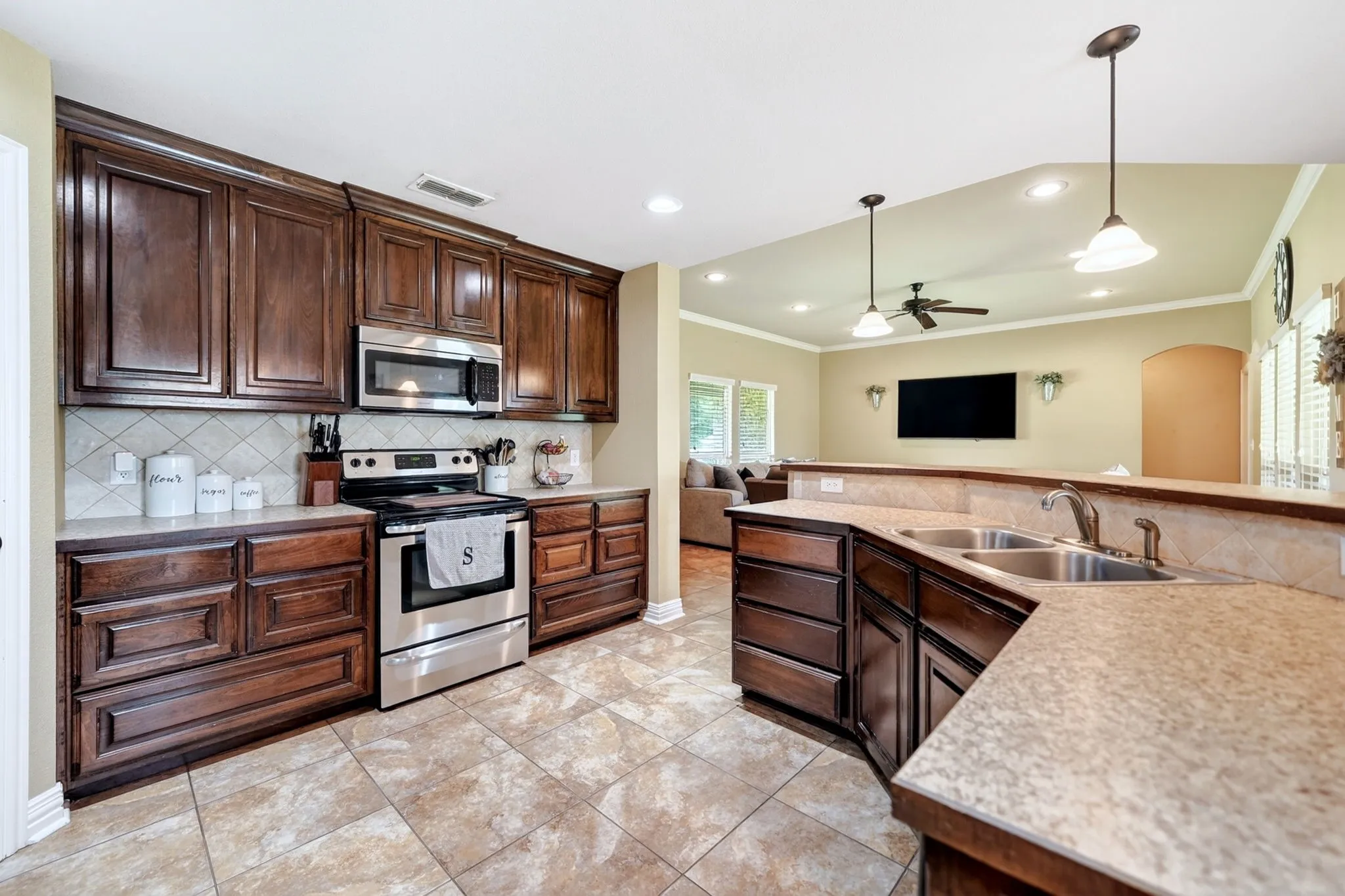 Single Family Residence For Sale in Van Zandt County , 220 Ebony Place, Van, Texas 75790, 3 Bedroom, 2 Bathroom, 2 Garage spaces, 1,562 Sqft, built in 2014, Price $269,900, mls#21301361, Real Estate Agent in Van, Homes For Sale in Van Zandt county, Homes For Sale in Van, Realtor in Van Texas, Real Estate Brokerage Independent Realty Texas, Luminita Cordes Realtor