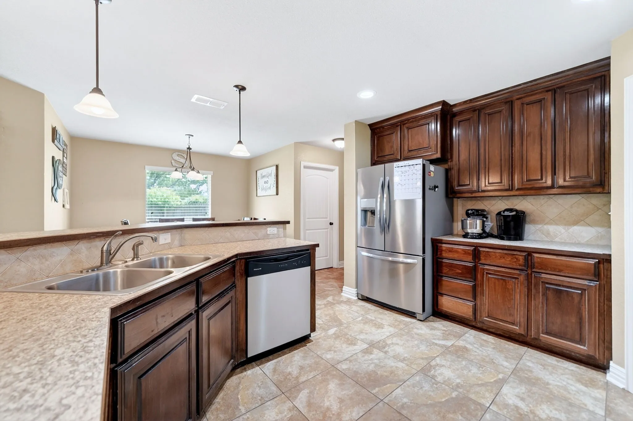 Single Family Residence For Sale in Van Zandt County , 220 Ebony Place, Van, Texas 75790, 3 Bedroom, 2 Bathroom, 2 Garage spaces, 1,562 Sqft, built in 2014, Price $269,900, mls#21301361, Real Estate Agent in Van, Homes For Sale in Van Zandt county, Homes For Sale in Van, Realtor in Van Texas, Real Estate Brokerage Independent Realty Texas, Luminita Cordes Realtor