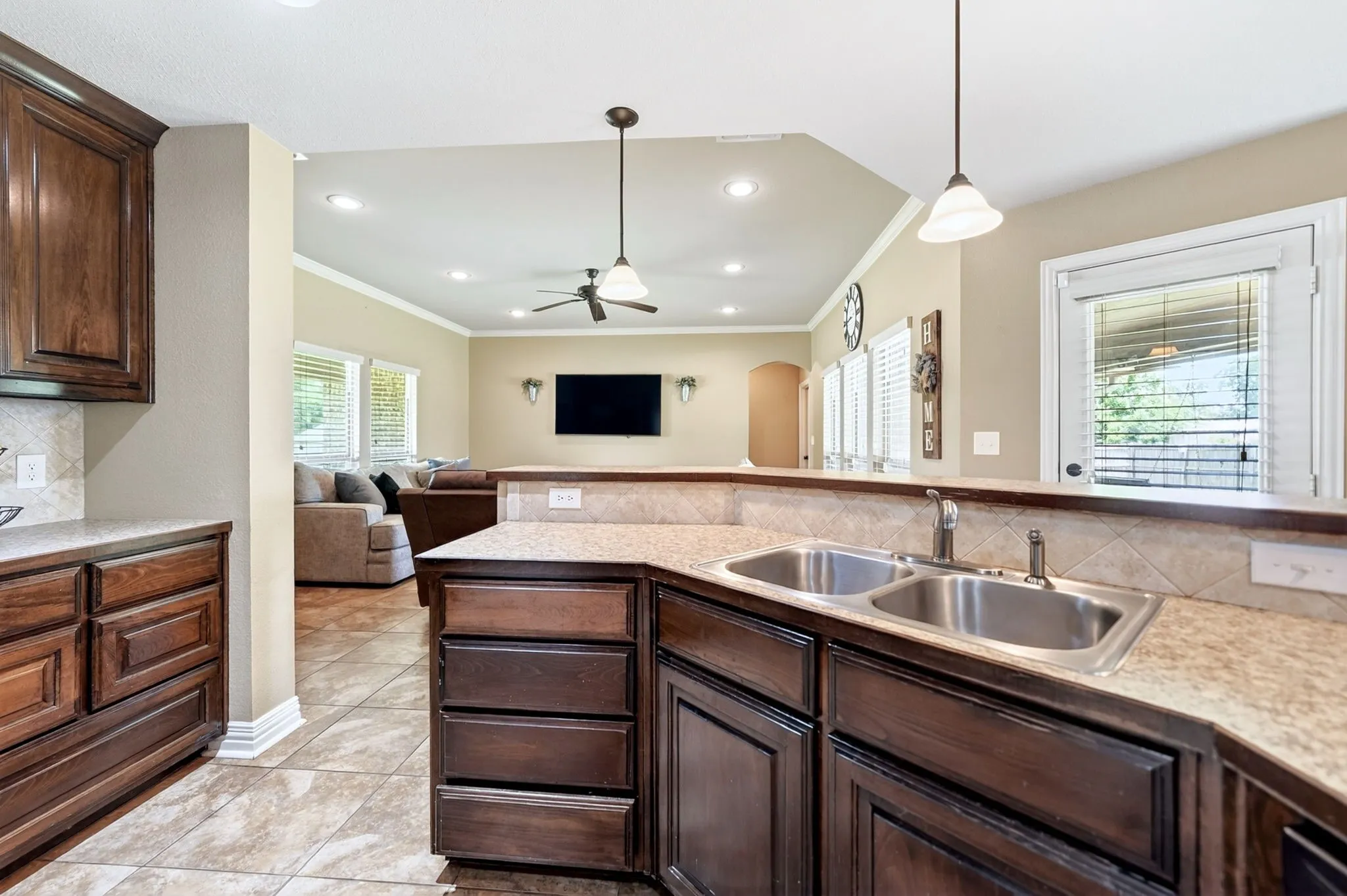 Single Family Residence For Sale in Van Zandt County , 220 Ebony Place, Van, Texas 75790, 3 Bedroom, 2 Bathroom, 2 Garage spaces, 1,562 Sqft, built in 2014, Price $269,900, mls#21301361, Real Estate Agent in Van, Homes For Sale in Van Zandt county, Homes For Sale in Van, Realtor in Van Texas, Real Estate Brokerage Independent Realty Texas, Luminita Cordes Realtor