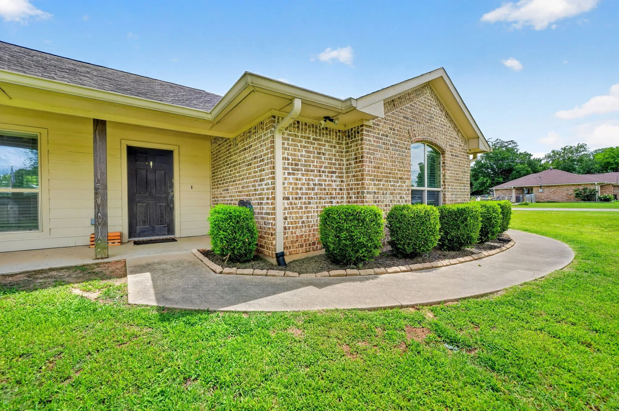 Single Family Residence For Sale in Van Zandt County , 220 Ebony Place, Van, Texas 75790, 3 Bedroom, 2 Bathroom, 2 Garage spaces, 1,562 Sqft, built in 2014, Price $269,900, mls#21301361, Real Estate Agent in Van, Homes For Sale in Van Zandt county, Homes For Sale in Van, Realtor in Van Texas, Real Estate Brokerage Independent Realty Texas, Luminita Cordes Realtor