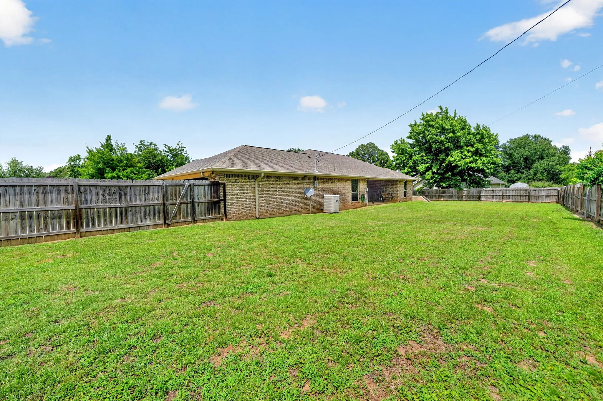 Single Family Residence For Sale in Van Zandt County , 220 Ebony Place, Van, Texas 75790, 3 Bedroom, 2 Bathroom, 2 Garage spaces, 1,562 Sqft, built in 2014, Price $269,900, mls#21301361, Real Estate Agent in Van, Homes For Sale in Van Zandt county, Homes For Sale in Van, Realtor in Van Texas, Real Estate Brokerage Independent Realty Texas, Luminita Cordes Realtor