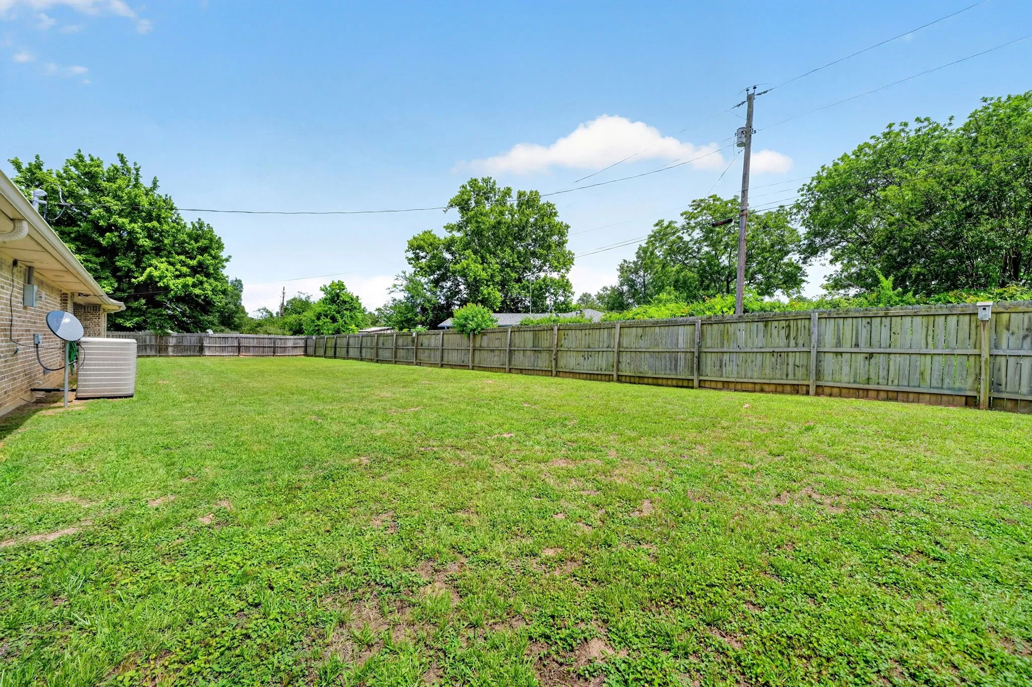 Single Family Residence For Sale in Van Zandt County , 220 Ebony Place, Van, Texas 75790, 3 Bedroom, 2 Bathroom, 2 Garage spaces, 1,562 Sqft, built in 2014, Price $269,900, mls#21301361, Real Estate Agent in Van, Homes For Sale in Van Zandt county, Homes For Sale in Van, Realtor in Van Texas, Real Estate Brokerage Independent Realty Texas, Luminita Cordes Realtor
