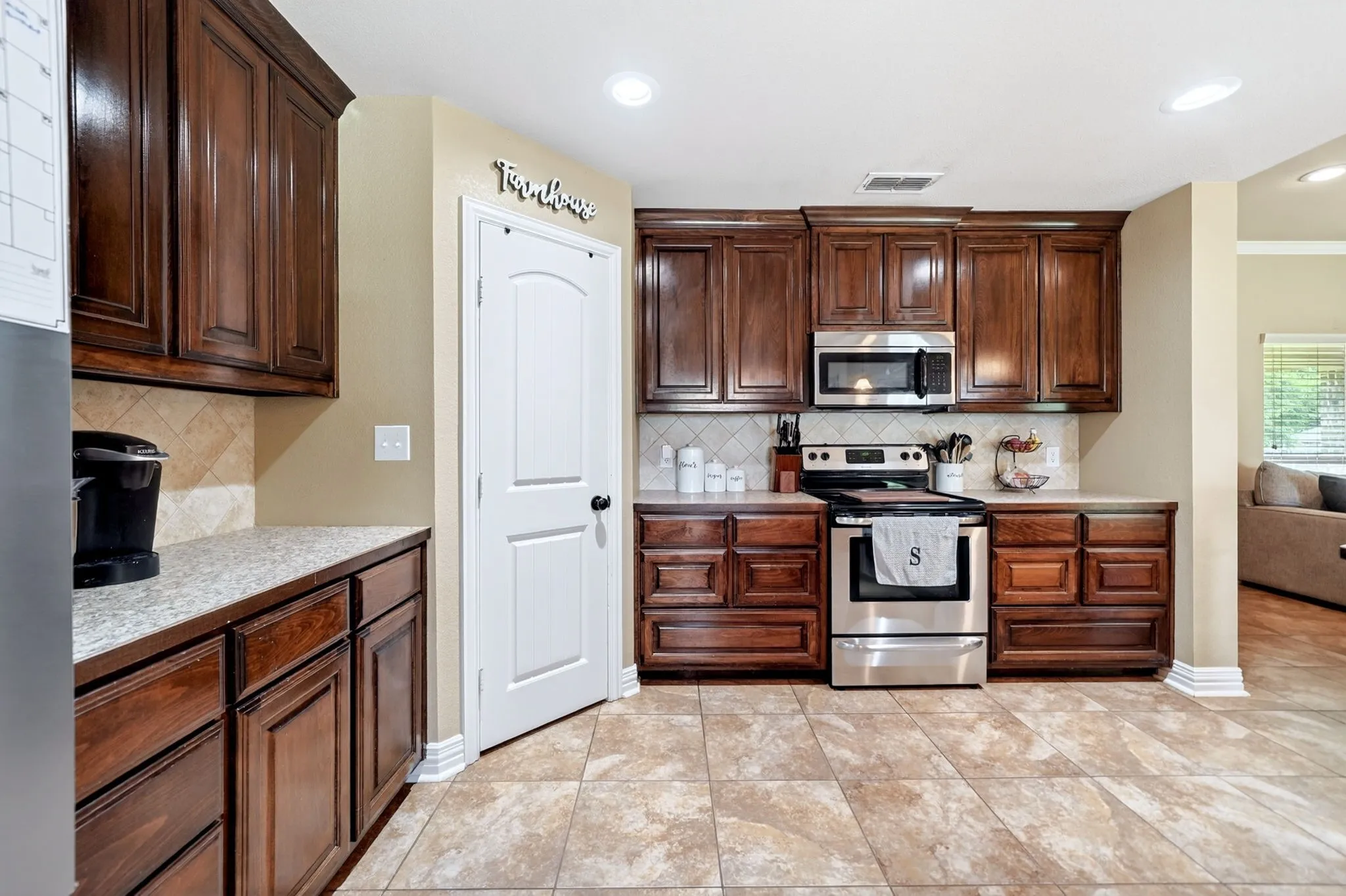 Single Family Residence For Sale in Van Zandt County , 220 Ebony Place, Van, Texas 75790, 3 Bedroom, 2 Bathroom, 2 Garage spaces, 1,562 Sqft, built in 2014, Price $269,900, mls#21301361, Real Estate Agent in Van, Homes For Sale in Van Zandt county, Homes For Sale in Van, Realtor in Van Texas, Real Estate Brokerage Independent Realty Texas, Luminita Cordes Realtor