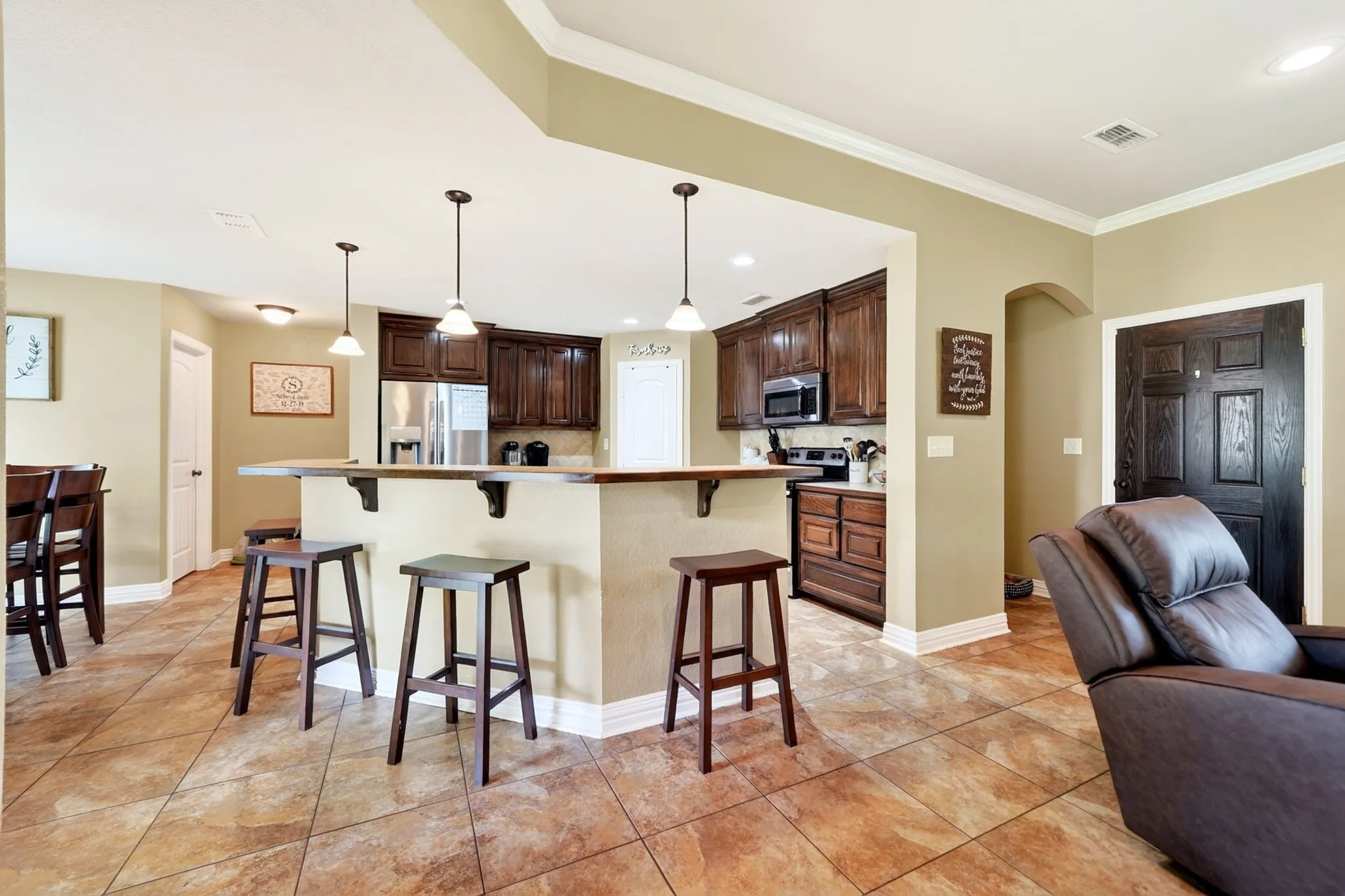 Single Family Residence For Sale in Van Zandt County , 220 Ebony Place, Van, Texas 75790, 3 Bedroom, 2 Bathroom, 2 Garage spaces, 1,562 Sqft, built in 2014, Price $269,900, mls#21301361, Real Estate Agent in Van, Homes For Sale in Van Zandt county, Homes For Sale in Van, Realtor in Van Texas, Real Estate Brokerage Independent Realty Texas, Luminita Cordes Realtor