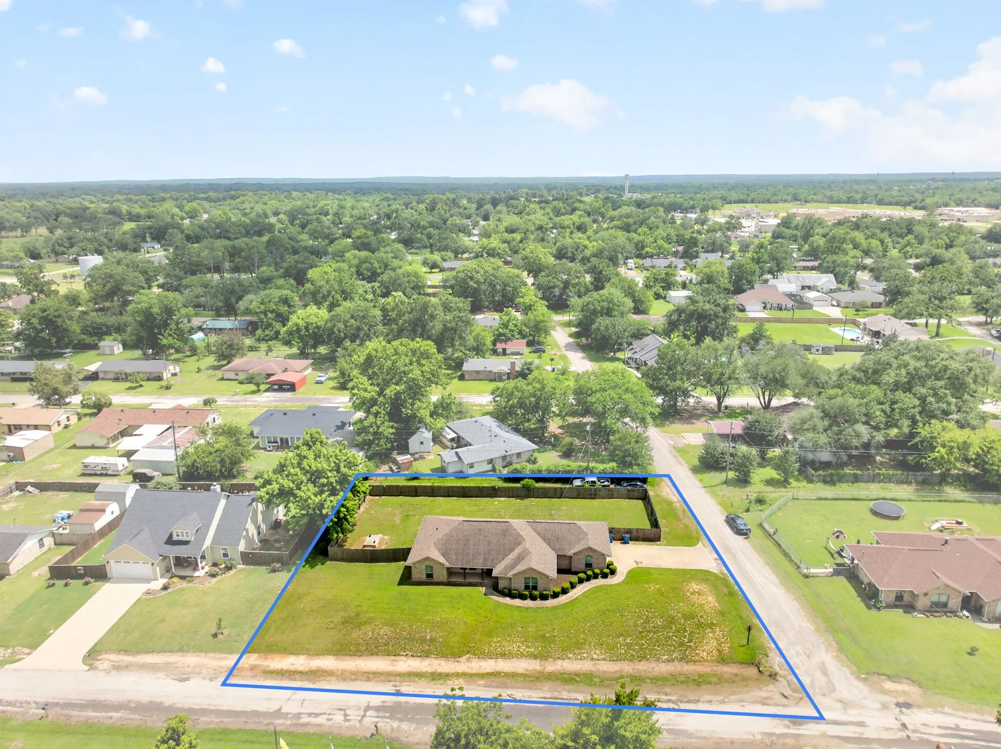 Single Family Residence For Sale in Van Zandt County , 220 Ebony Place, Van, Texas 75790, 3 Bedroom, 2 Bathroom, 2 Garage spaces, 1,562 Sqft, built in 2014, Price $269,900, mls#21301361, Real Estate Agent in Van, Homes For Sale in Van Zandt county, Homes For Sale in Van, Realtor in Van Texas, Real Estate Brokerage Independent Realty Texas, Luminita Cordes Realtor