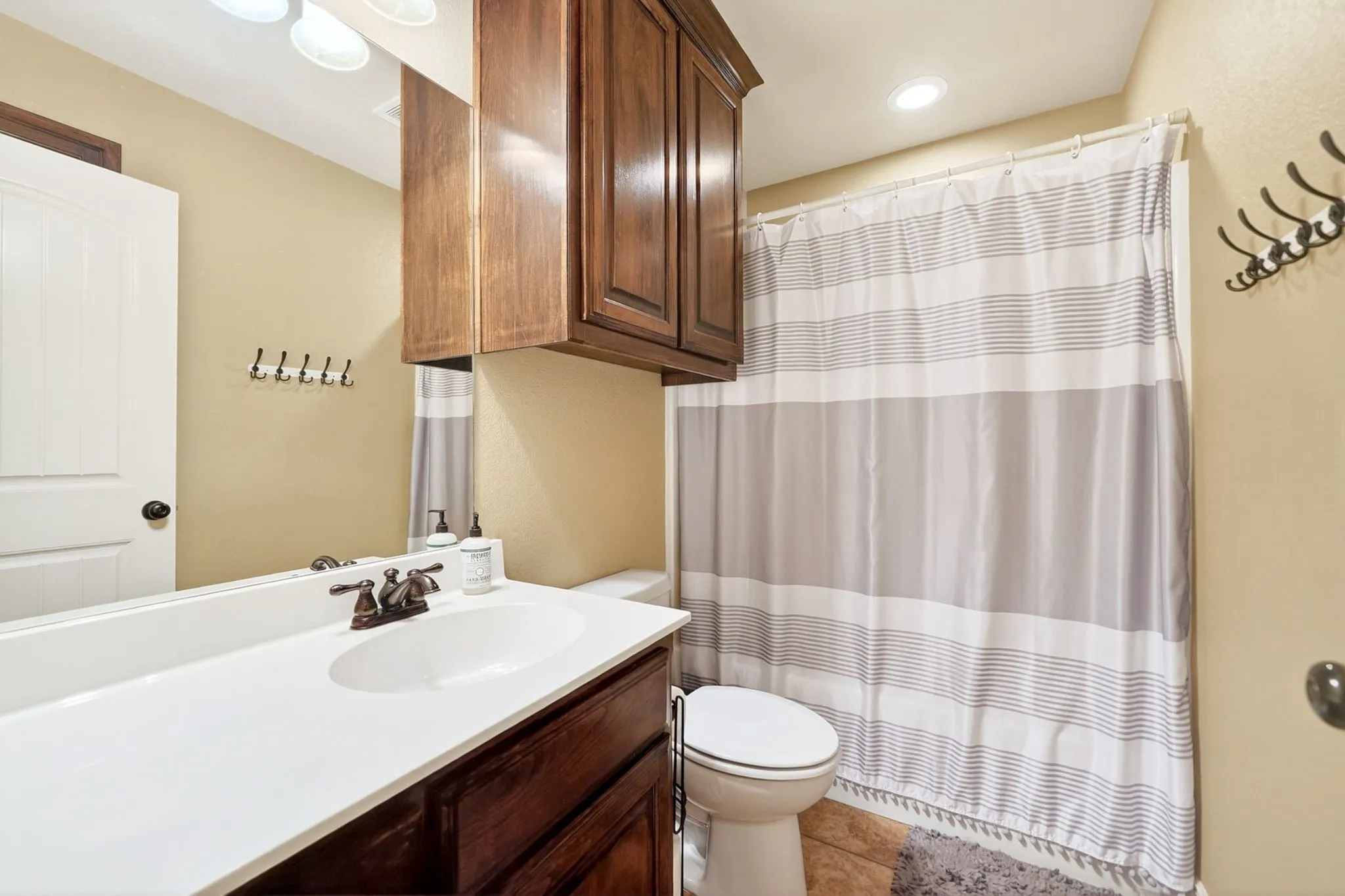 Single Family Residence For Sale in Van Zandt County , 220 Ebony Place, Van, Texas 75790, 3 Bedroom, 2 Bathroom, 2 Garage spaces, 1,562 Sqft, built in 2014, Price $269,900, mls#21301361, Real Estate Agent in Van, Homes For Sale in Van Zandt county, Homes For Sale in Van, Realtor in Van Texas, Real Estate Brokerage Independent Realty Texas, Luminita Cordes Realtor