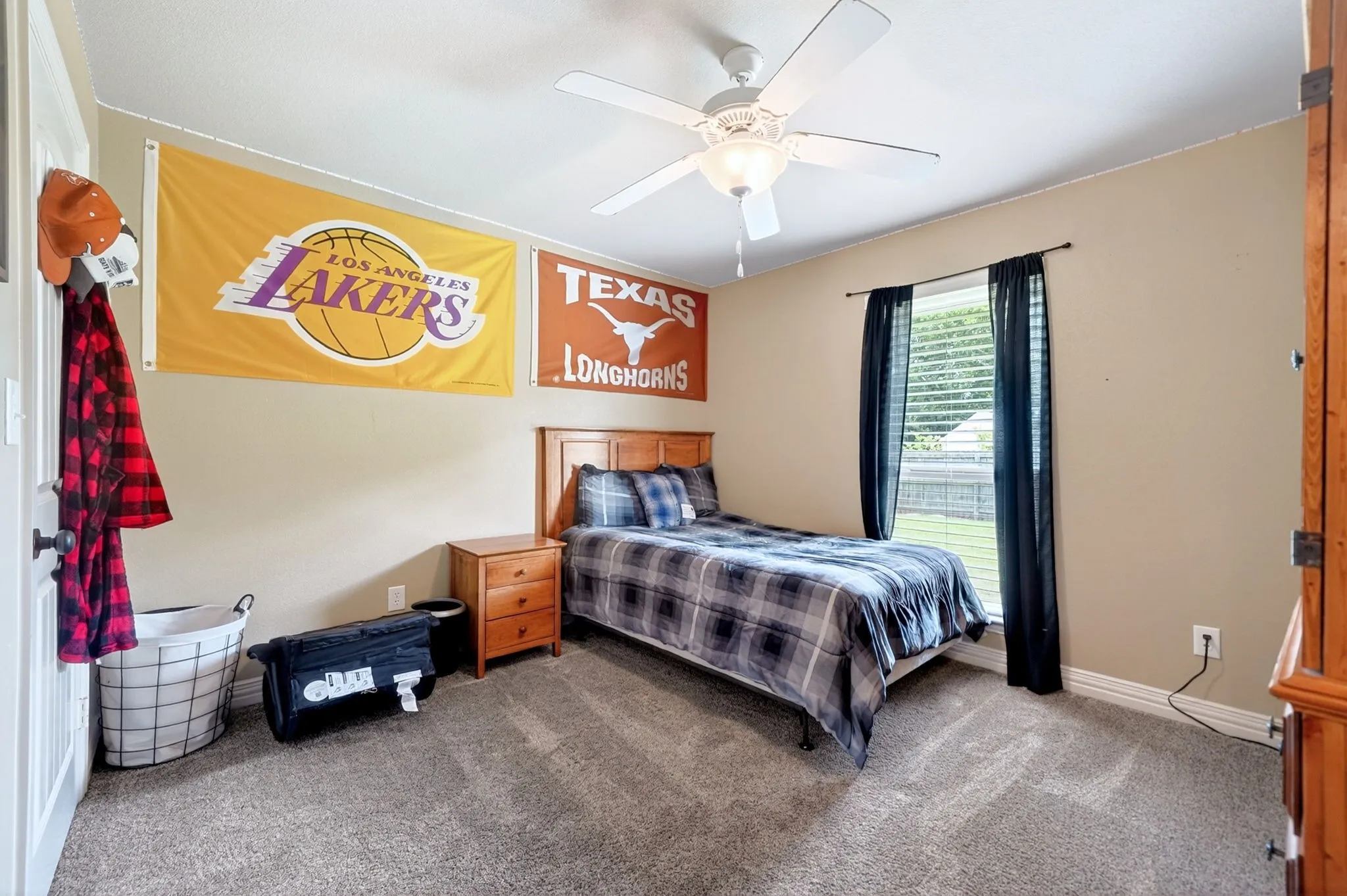 Single Family Residence For Sale in Van Zandt County , 220 Ebony Place, Van, Texas 75790, 3 Bedroom, 2 Bathroom, 2 Garage spaces, 1,562 Sqft, built in 2014, Price $269,900, mls#21301361, Real Estate Agent in Van, Homes For Sale in Van Zandt county, Homes For Sale in Van, Realtor in Van Texas, Real Estate Brokerage Independent Realty Texas, Luminita Cordes Realtor