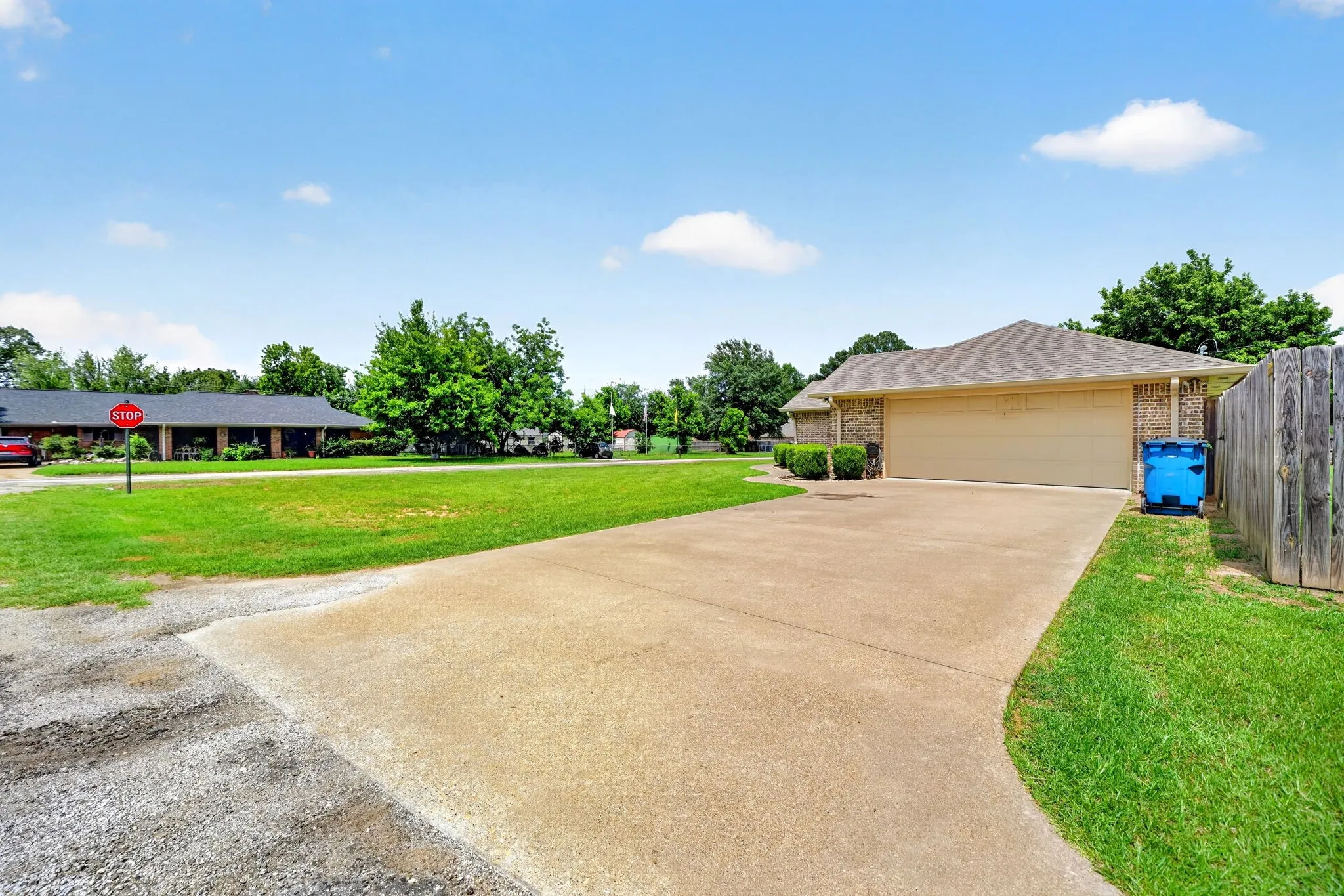 Single Family Residence For Sale in Van Zandt County , 220 Ebony Place, Van, Texas 75790, 3 Bedroom, 2 Bathroom, 2 Garage spaces, 1,562 Sqft, built in 2014, Price $269,900, mls#21301361, Real Estate Agent in Van, Homes For Sale in Van Zandt county, Homes For Sale in Van, Realtor in Van Texas, Real Estate Brokerage Independent Realty Texas, Luminita Cordes Realtor