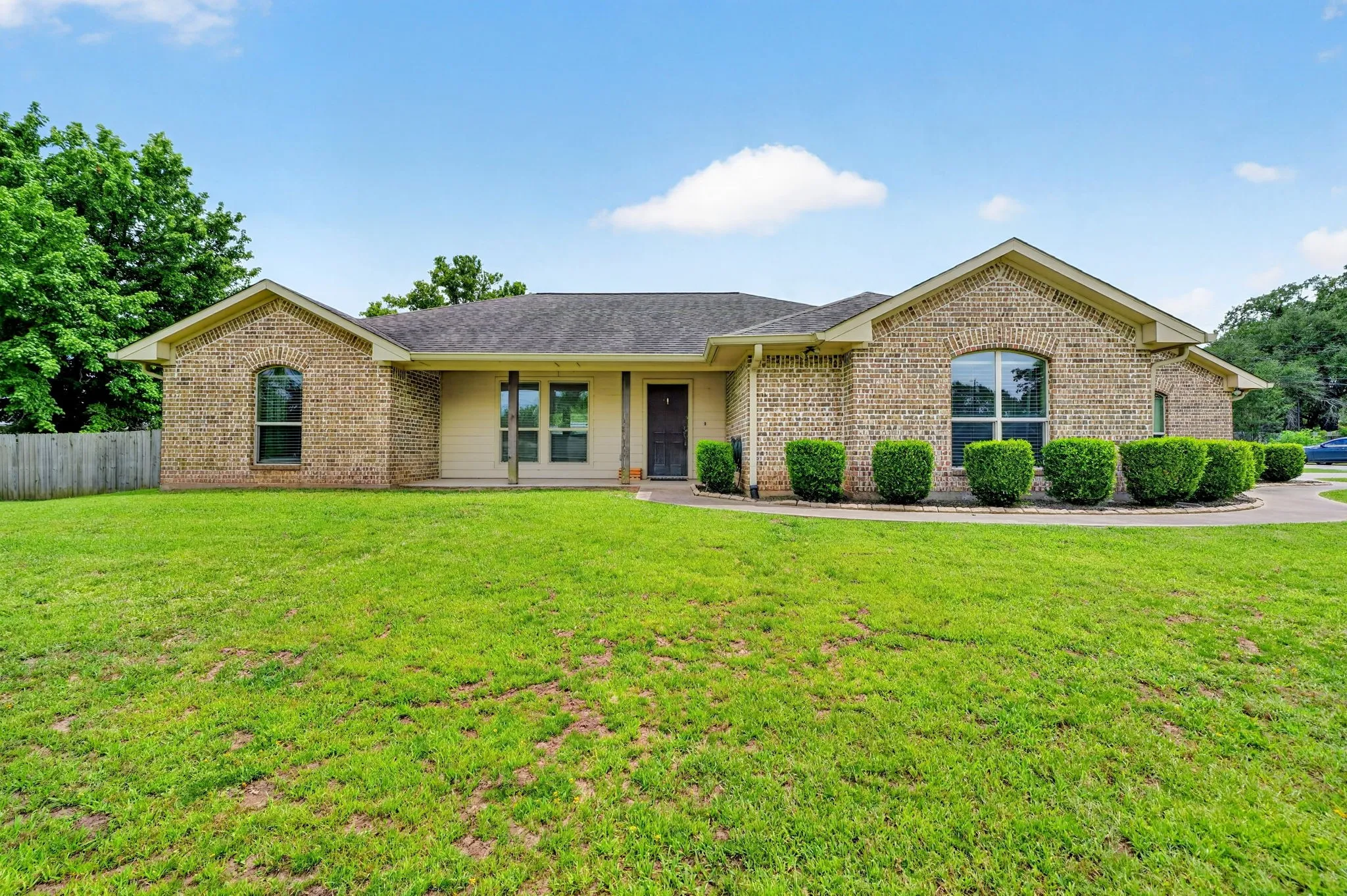 Single Family Residence For Sale in Van Zandt County , 220 Ebony Place, Van, Texas 75790, 3 Bedroom, 2 Bathroom, 2 Garage spaces, 1,562 Sqft, built in 2014, Price $269,900, mls#21301361, Real Estate Agent in Van, Homes For Sale in Van Zandt county, Homes For Sale in Van, Realtor in Van Texas, Real Estate Brokerage Independent Realty Texas, Luminita Cordes Realtor