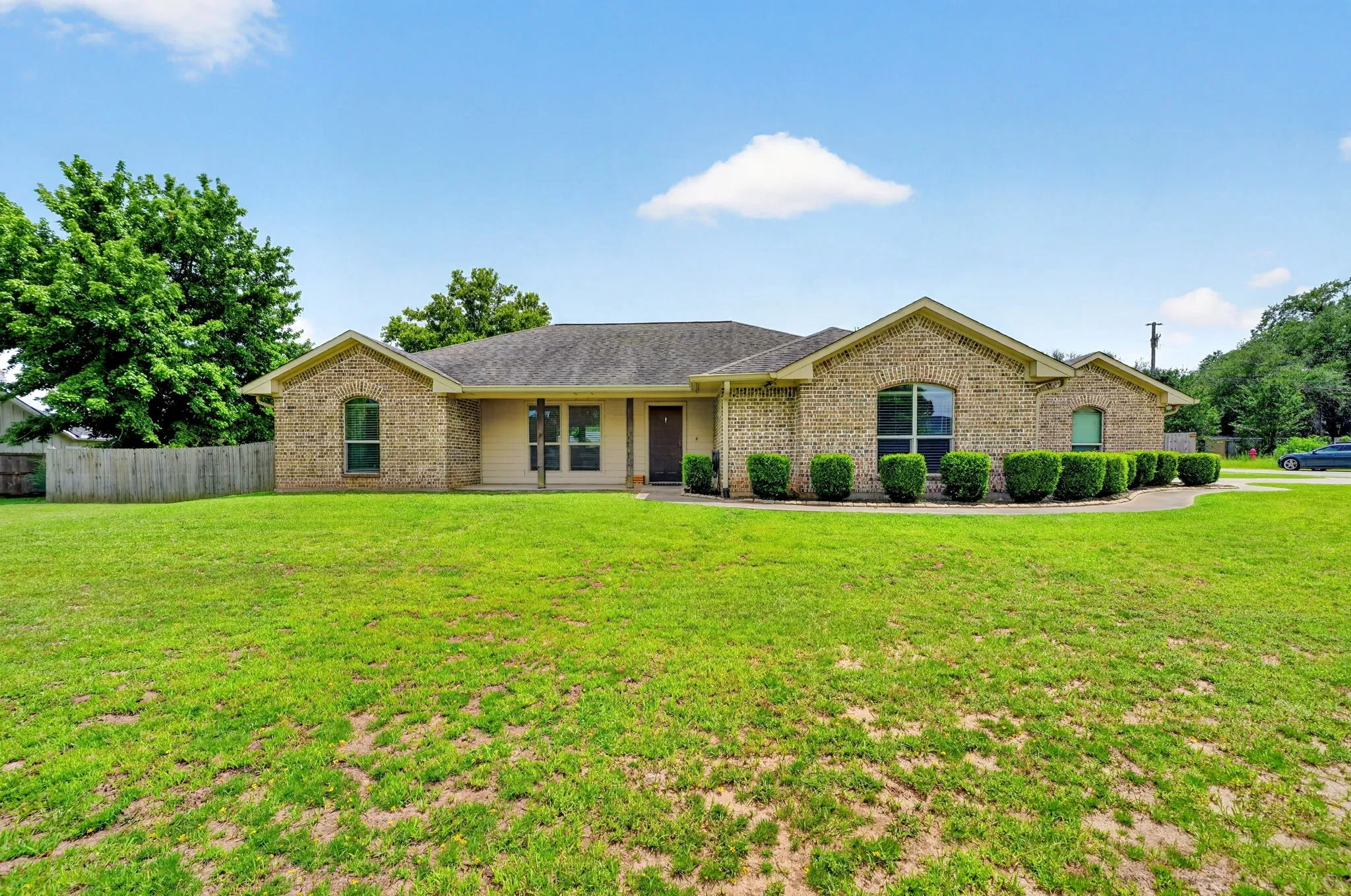 Single Family Residence For Sale in Van Zandt County , 220 Ebony Place, Van, Texas 75790, 3 Bedroom, 2 Bathroom, 2 Garage spaces, 1,562 Sqft, built in 2014, Price $269,900, mls#21301361, Real Estate Agent in Van, Homes For Sale in Van Zandt county, Homes For Sale in Van, Realtor in Van Texas, Real Estate Brokerage Independent Realty Texas, Luminita Cordes Realtor